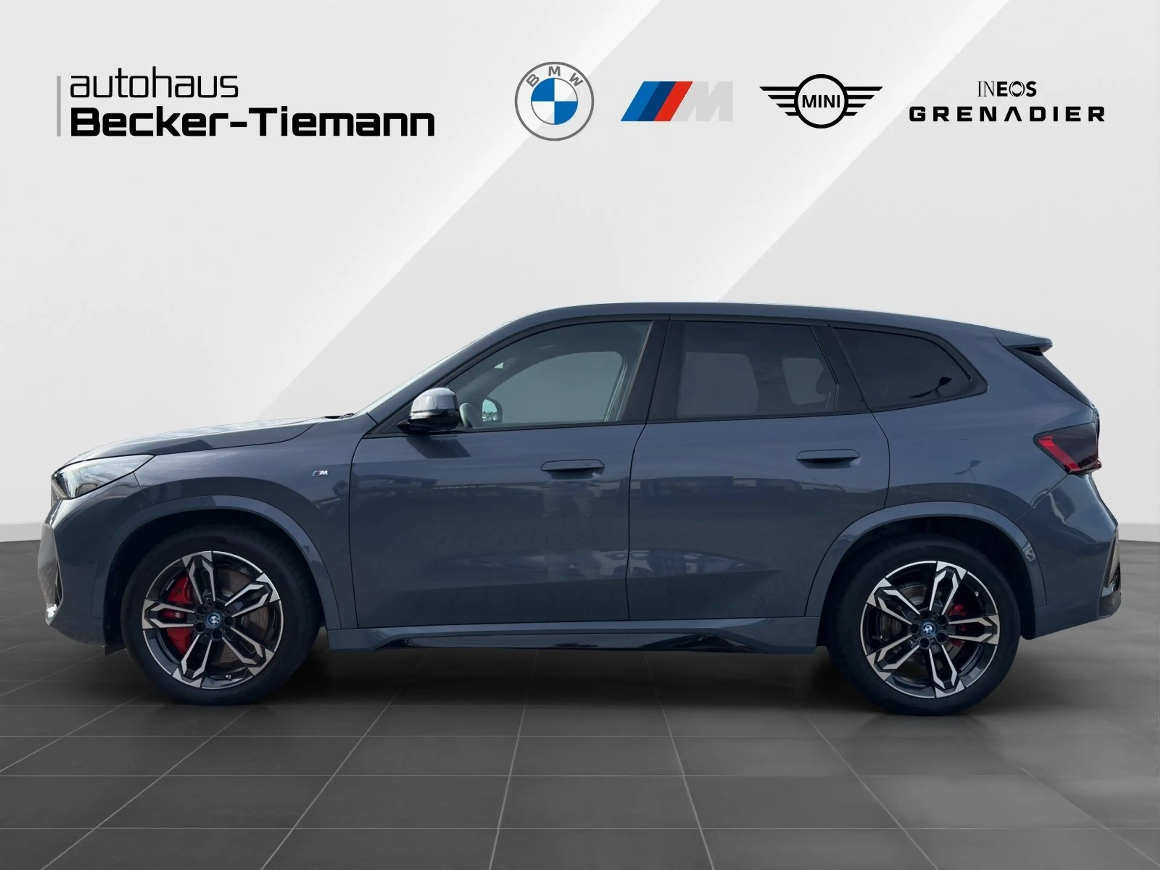 BMW iX 1 xDrive30 M Sport Pro LivePro/CarPlay/Head-Up/Dri — photo 3