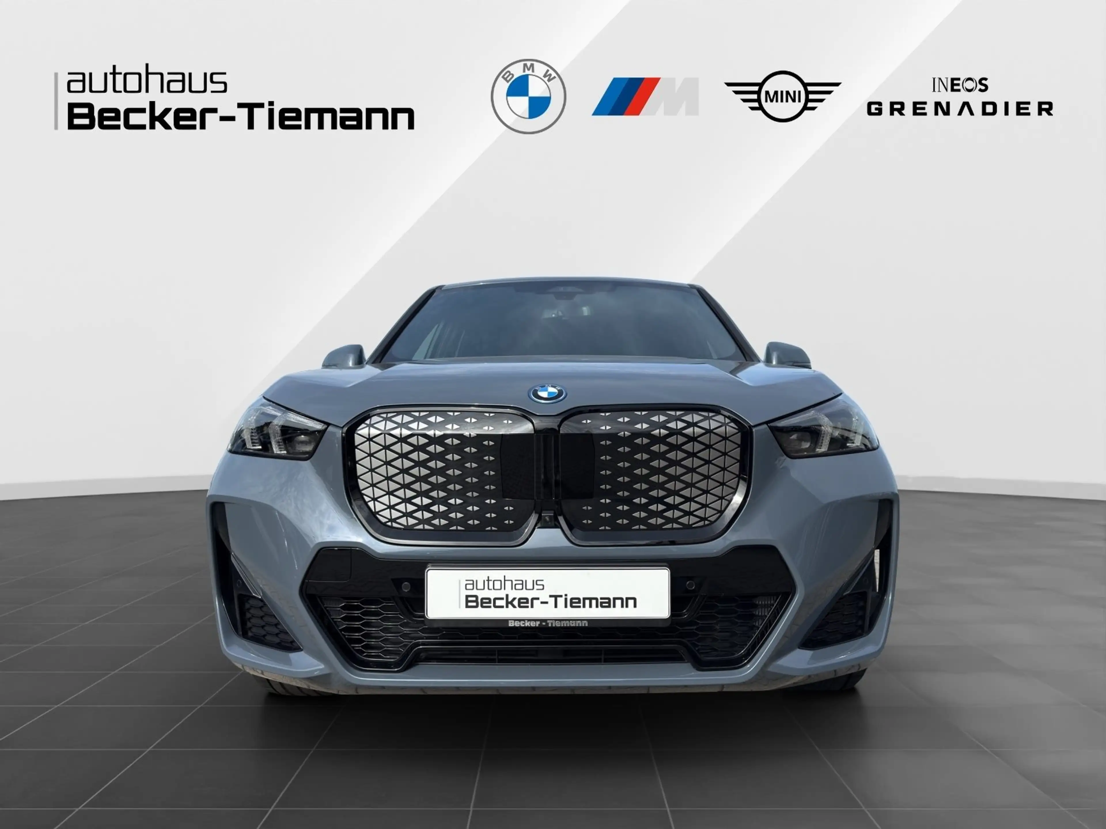 BMW iX 1 xDrive30 M Sport Pro LivePro/CarPlay/Head-Up/Dri — photo 2