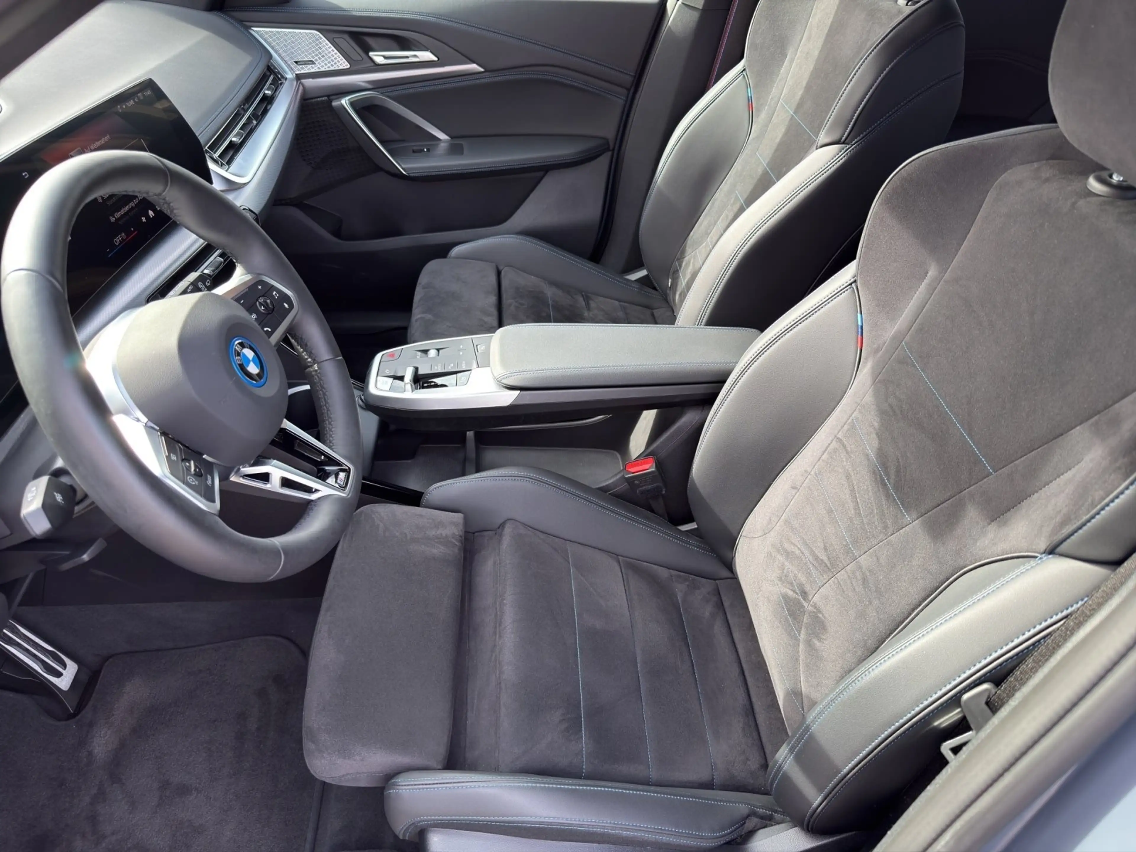 BMW iX 1 xDrive30 M Sport Pro LivePro/CarPlay/Head-Up/Dri — photo 9