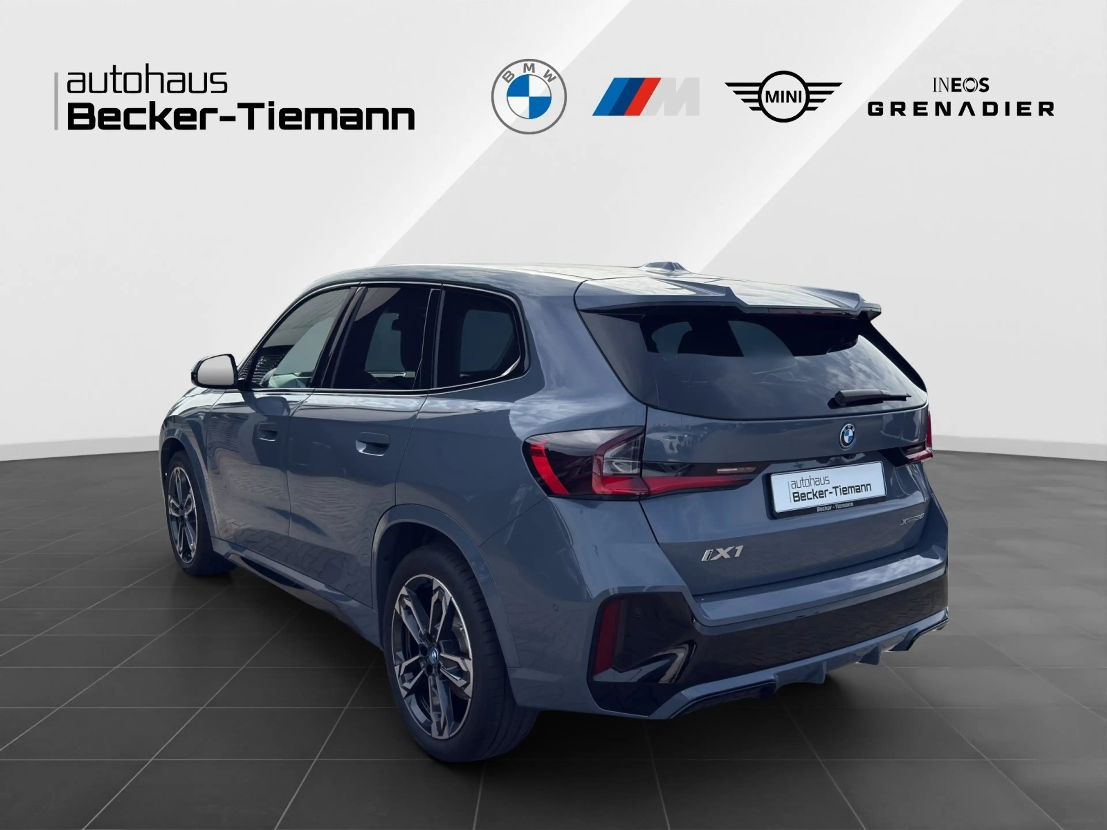 BMW iX 1 xDrive30 M Sport Pro LivePro/CarPlay/Head-Up/Dri — photo 4