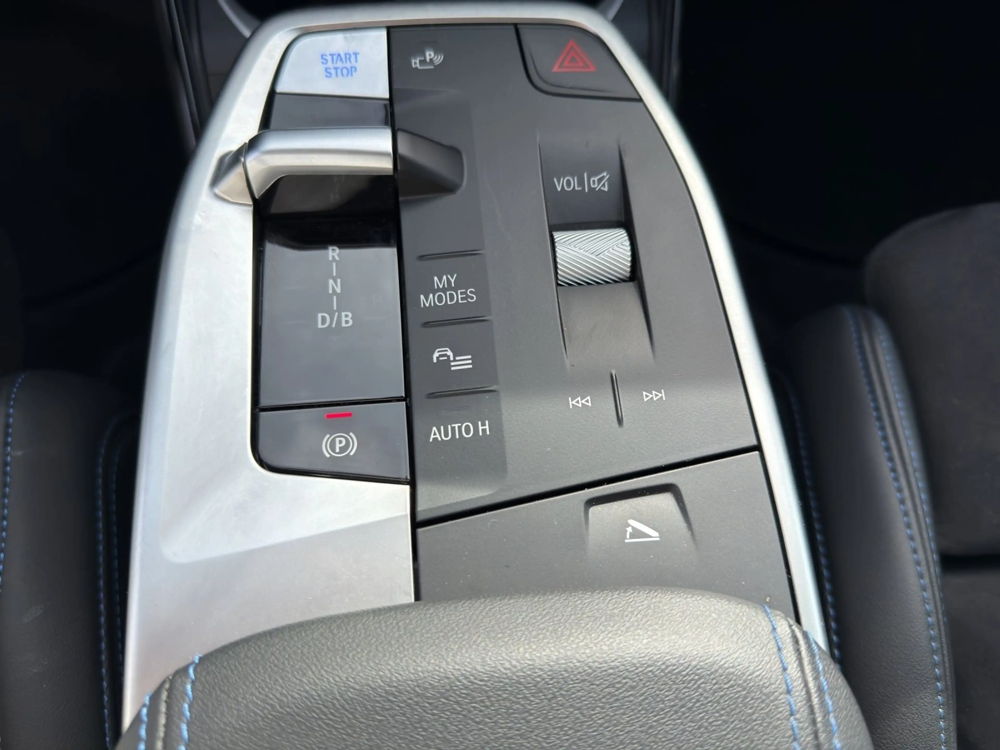BMW iX 1 xDrive30 M Sport Pro LivePro/CarPlay/Head-Up/Dri — photo 15