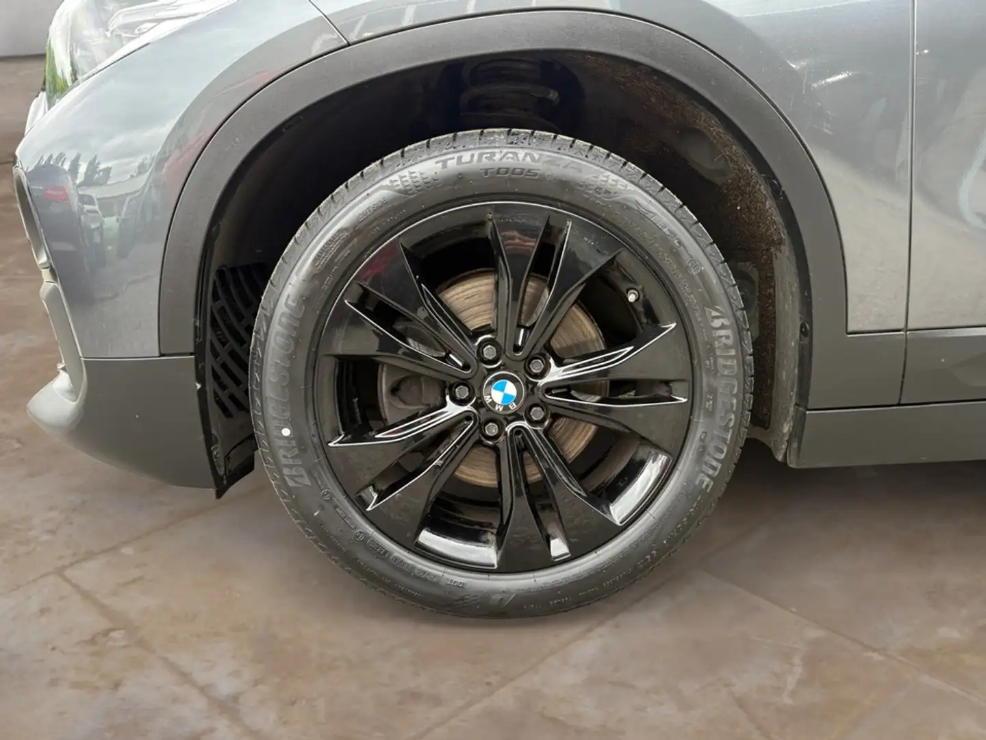 BMW X2 sDrive18i + GARANTIE Grijs - 2