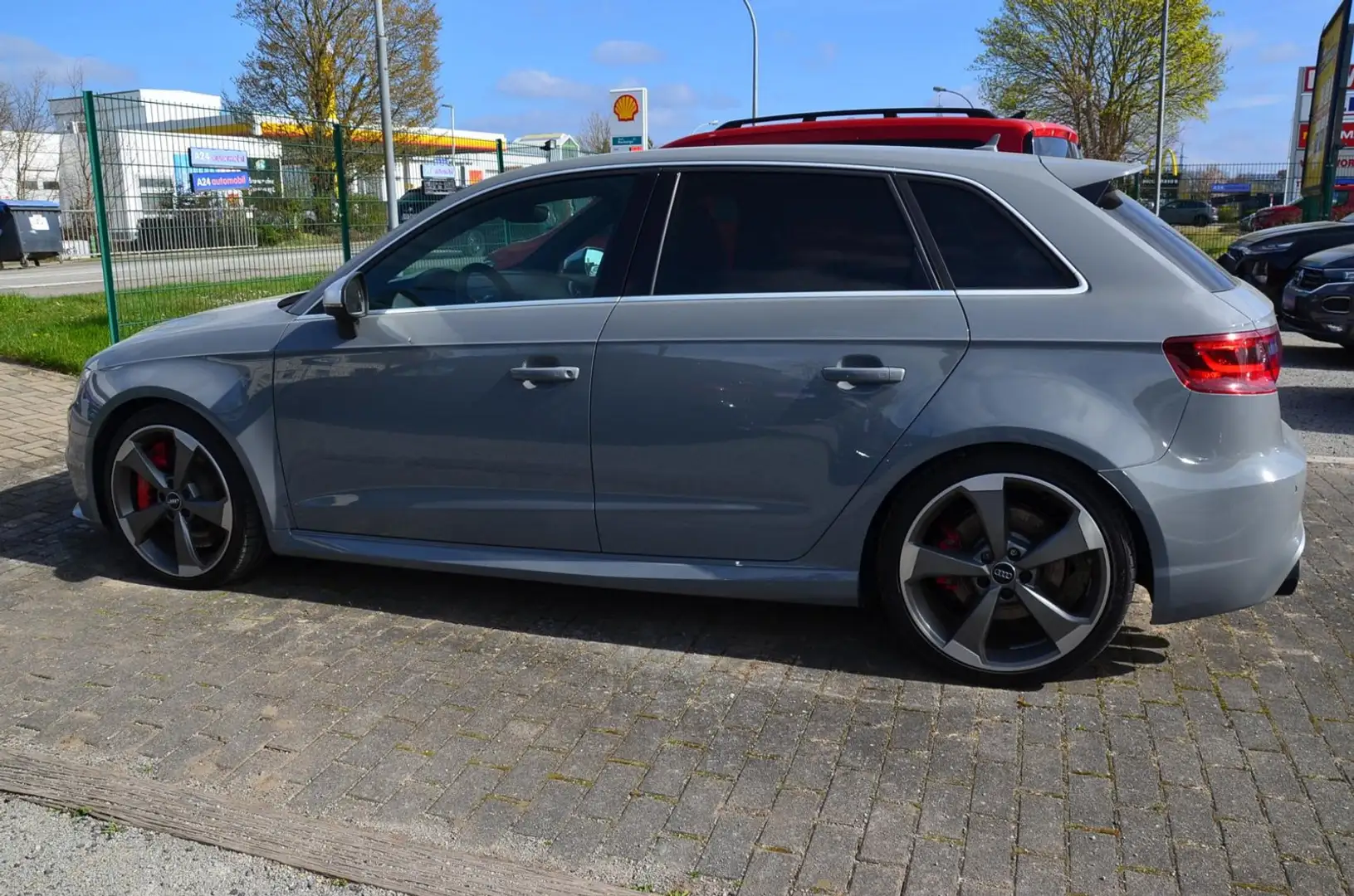 Audi RS3 3 Sportback 2.5 TFSI quattro LED Navi Audi music i Grau - 2