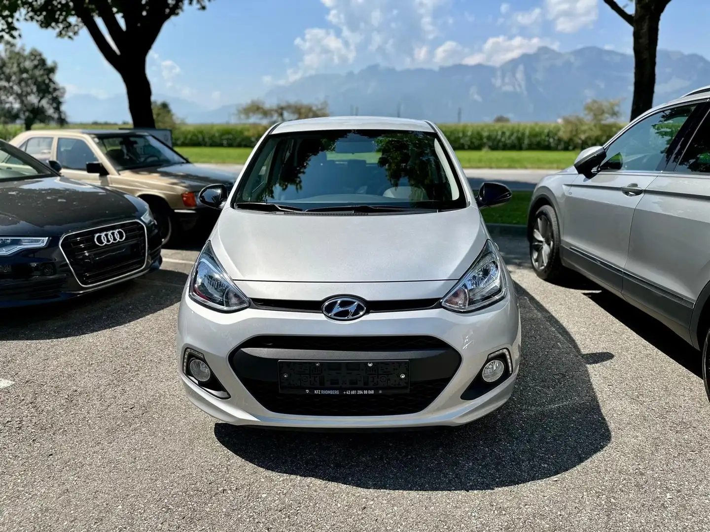 Hyundai i10 i10 1,0 Black Line Black Line Silber - 2