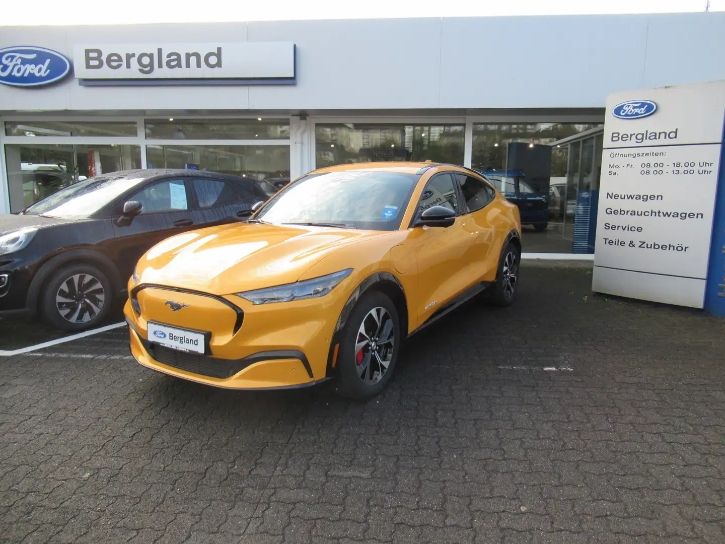 Ford Mustang Mach-E AWD DUAL 269PS Allrad Technologie Narancs - 1