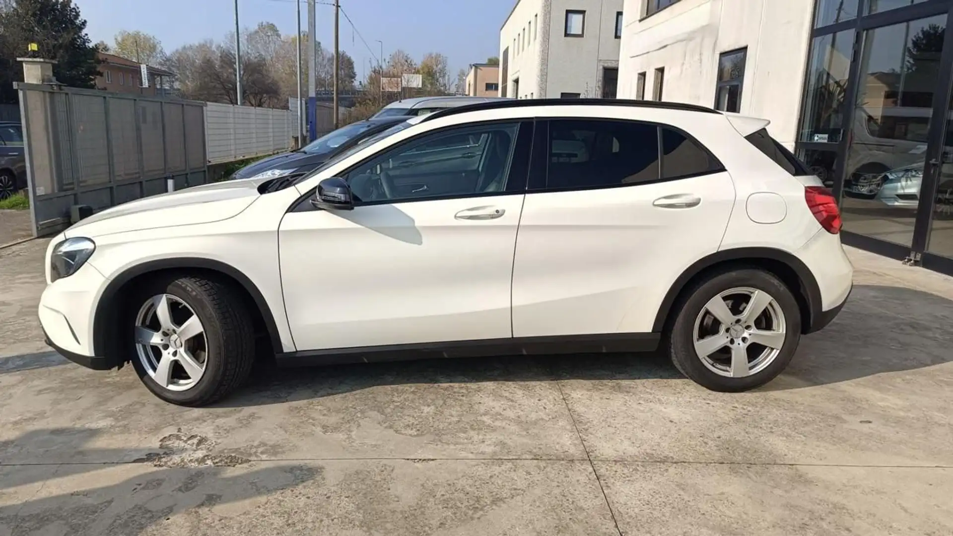 Mercedes-Benz GLA 200 d Automatic Business Blanc - 2
