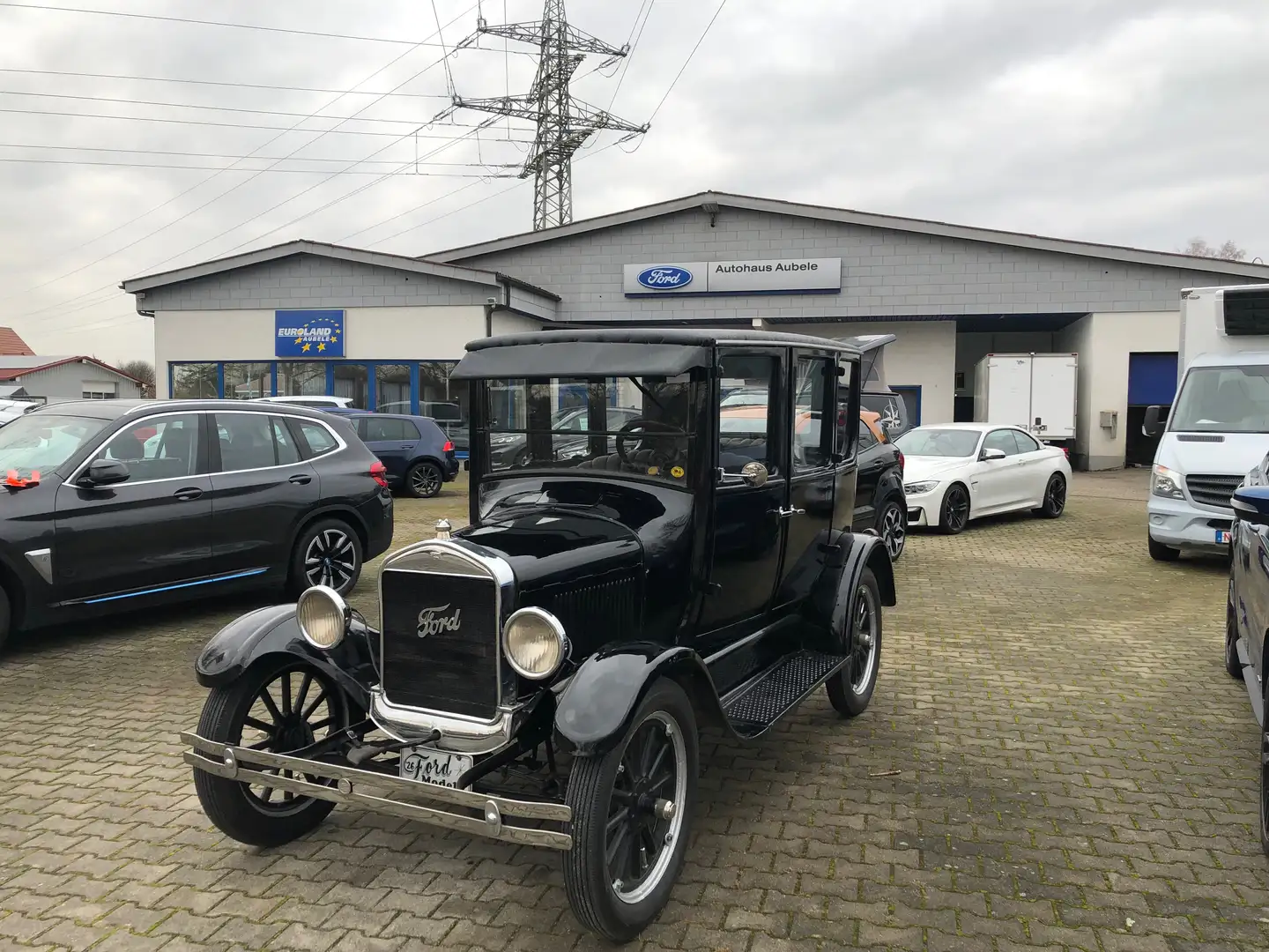 Ford 4-Door Černá - 1
