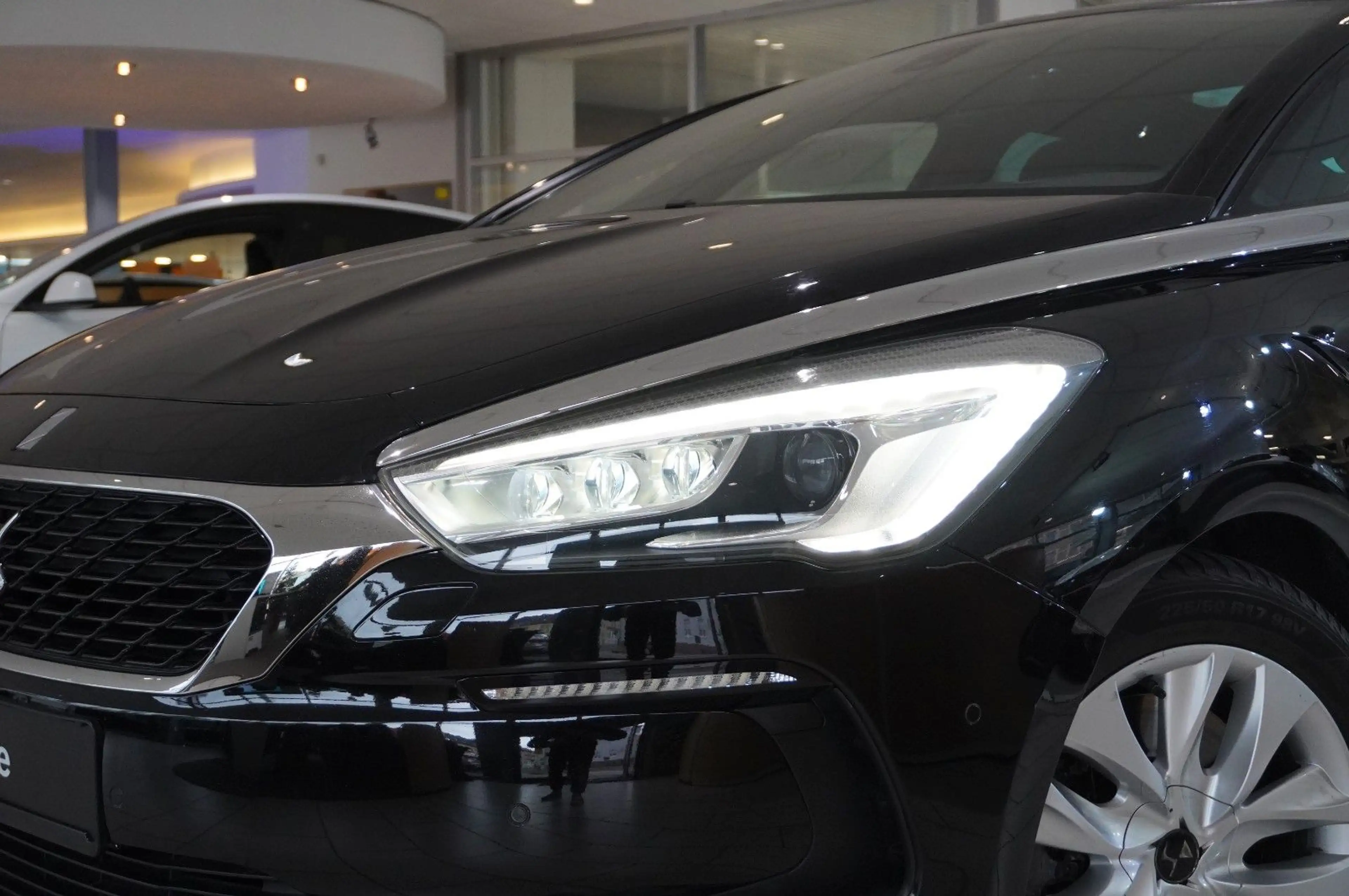 DS Automobiles DS 5 2.0D LIM. AT NAVI/LED/KAMERA/SHZ/PANO/SPORT — photo 4
