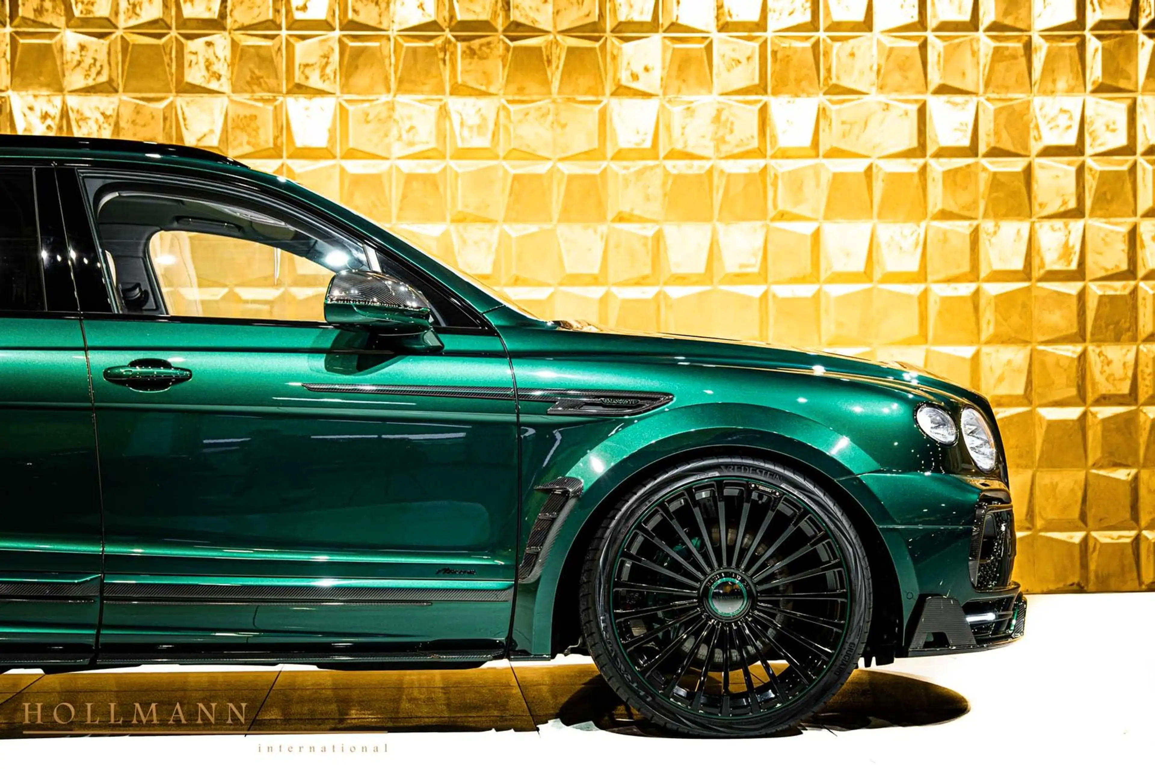 Bentley Bentayga V8 EWB  AZURE by MANSORY — photo 6