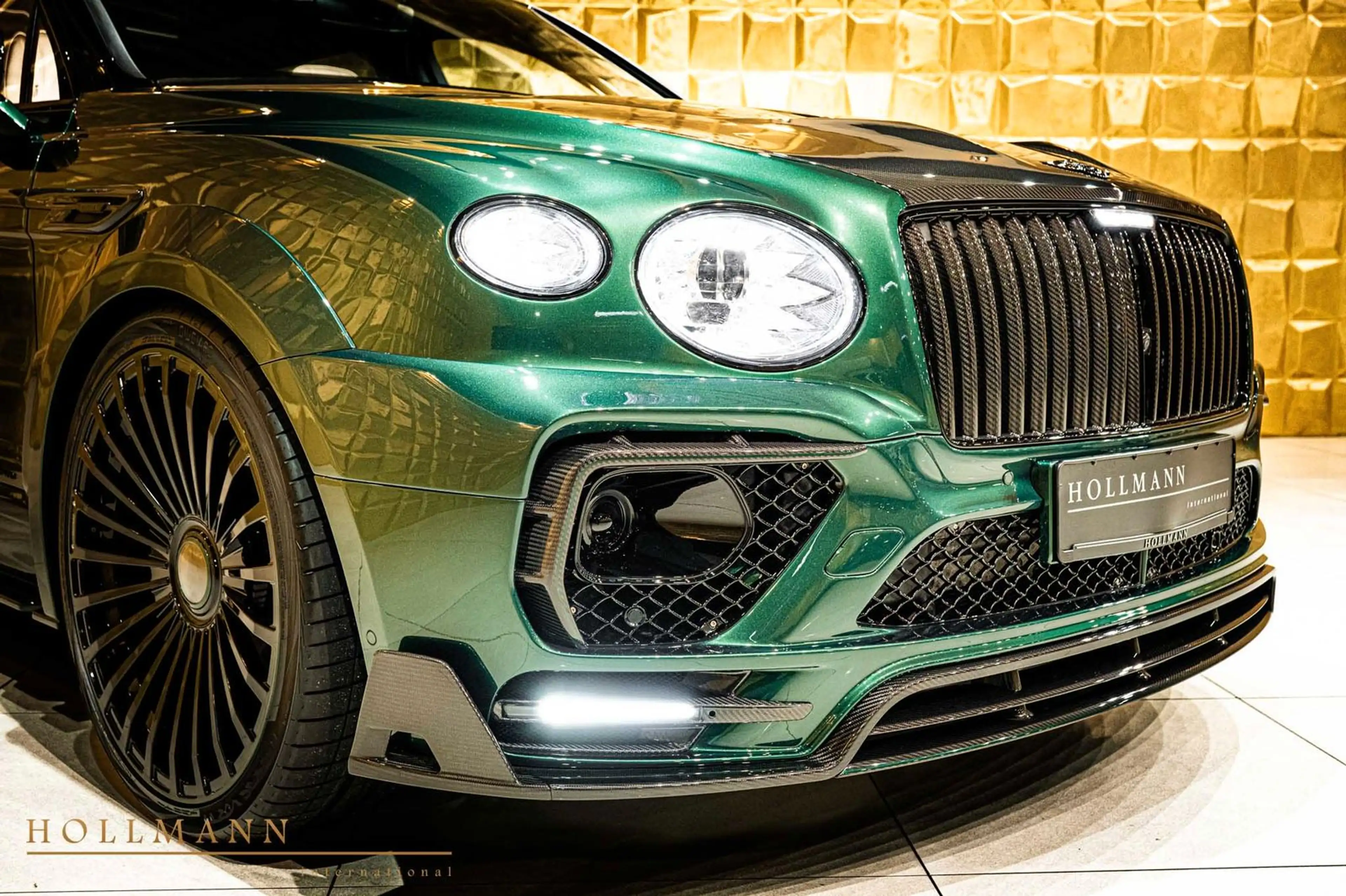 Bentley Bentayga V8 EWB  AZURE by MANSORY — photo 3