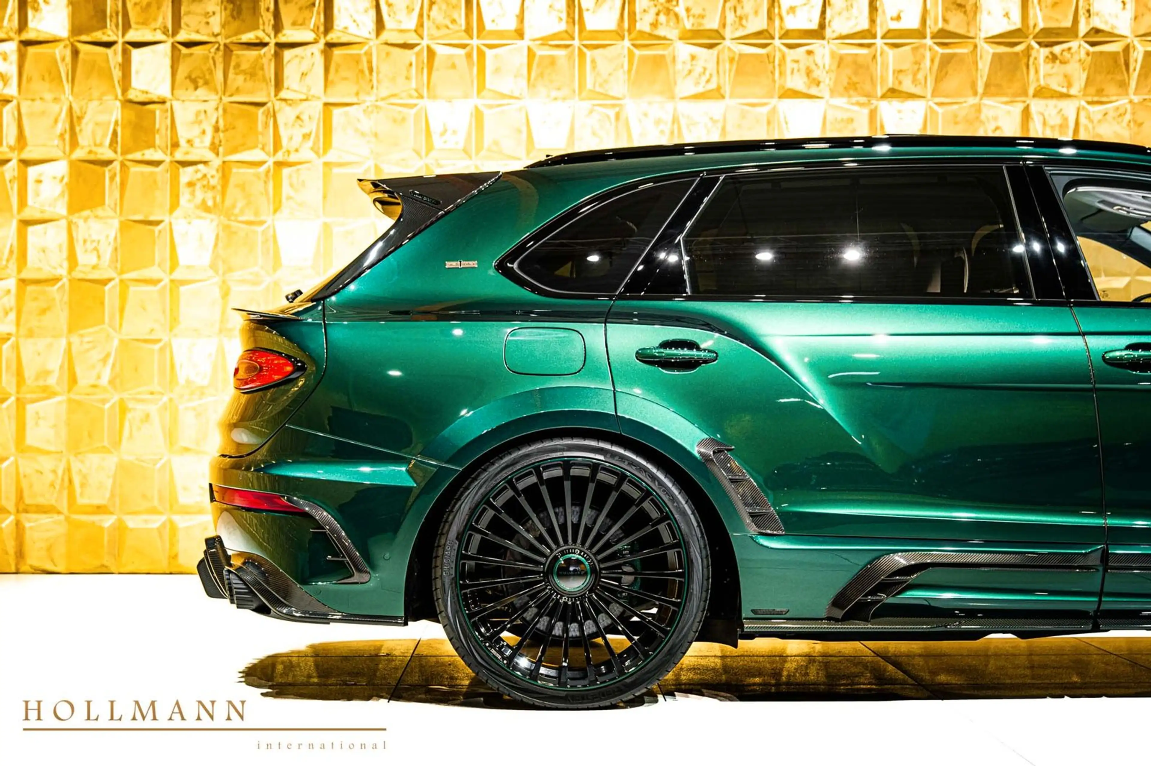 Bentley Bentayga V8 EWB  AZURE by MANSORY — photo 5