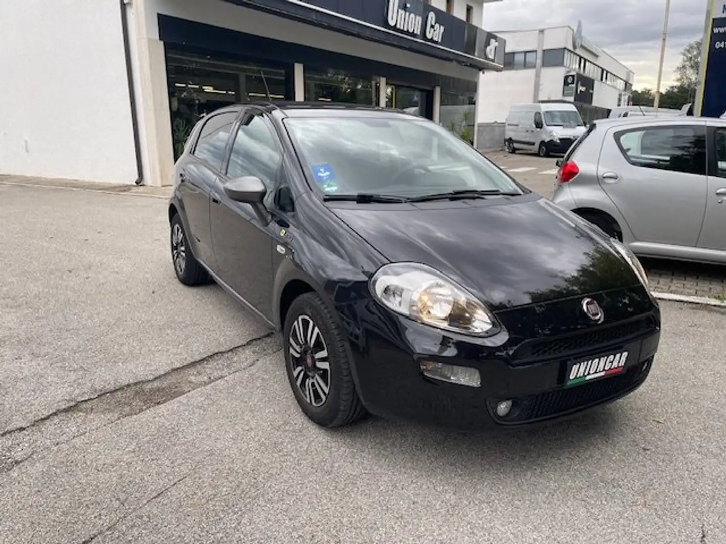 Fiat Punto 1.2 Young Noir - 2