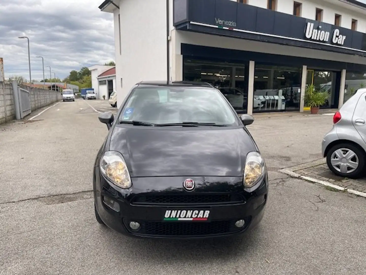 Fiat Punto 1.2 Young Noir - 1