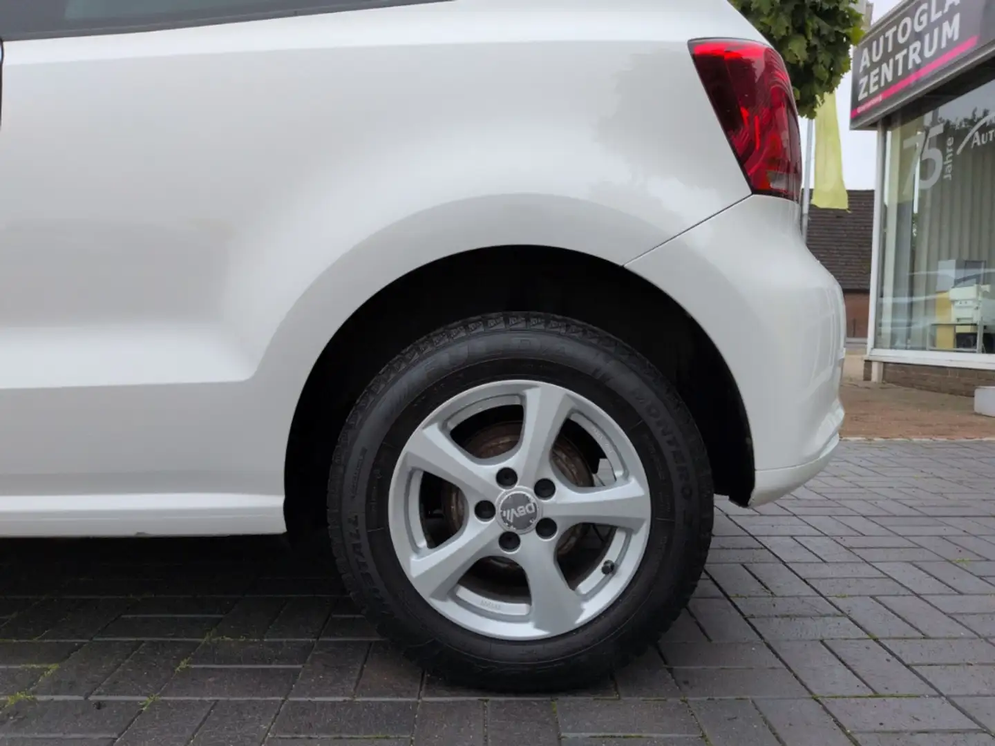Volkswagen Polo V Life 1.2 Klimaautom SHZ Temp PDC Berganfahrass. Blanc - 2