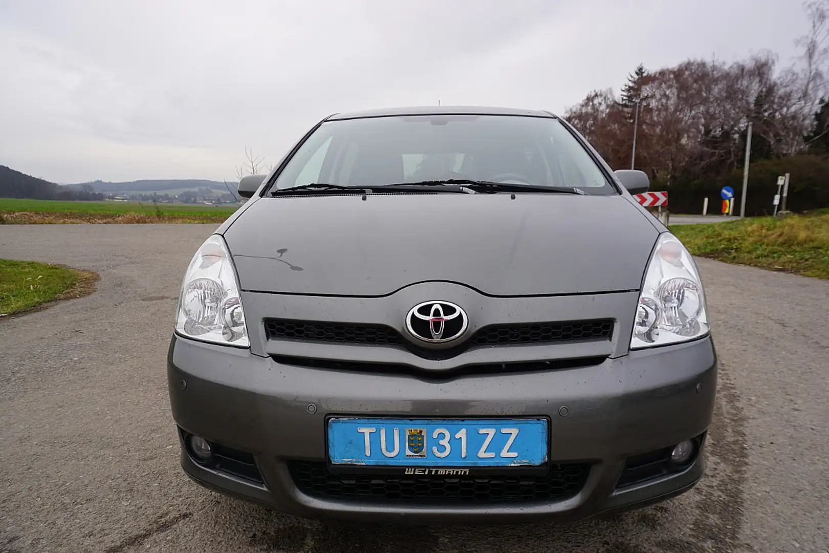 Toyota Corolla Verso 2,2 D-4D 135 Linea Luna Ds Grau - 1
