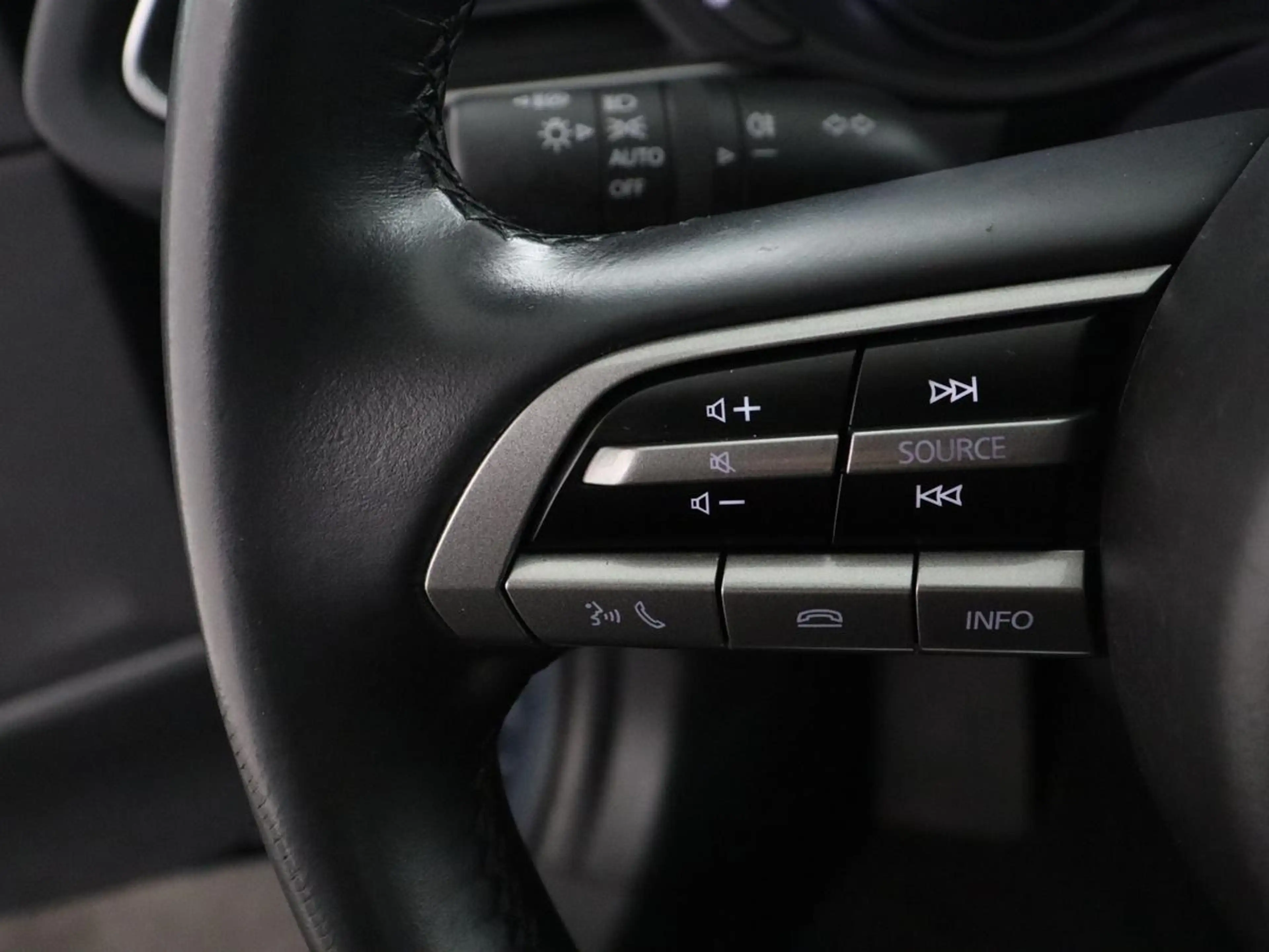 Mazda CX-30 2.0 e-SkyActiv-G M Hybrid — photo 12