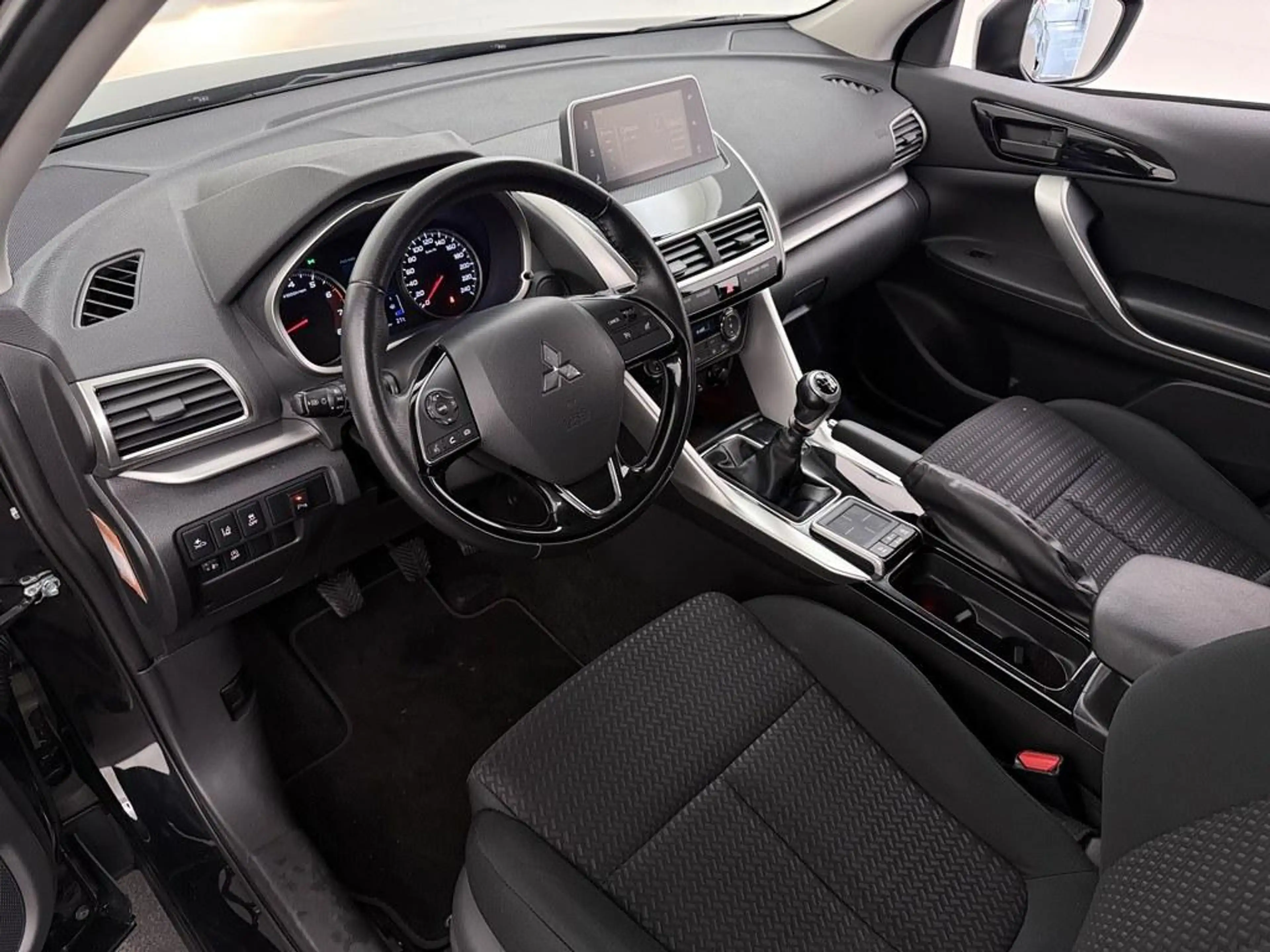 Mitsubishi Eclipse Cross 1.5 DI-T Pure Cam/Cruise/Clima — photo 3