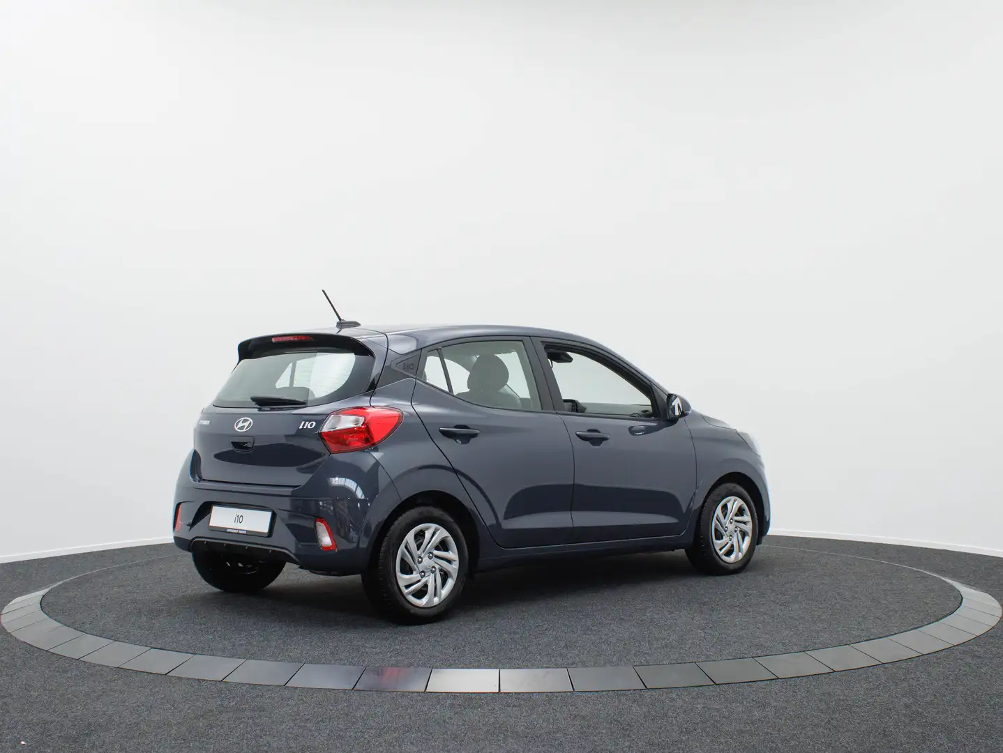 Hyundai i10 1.0i Premium Automaat (Aurora Grey Mica parelmoer) Grijs - 2