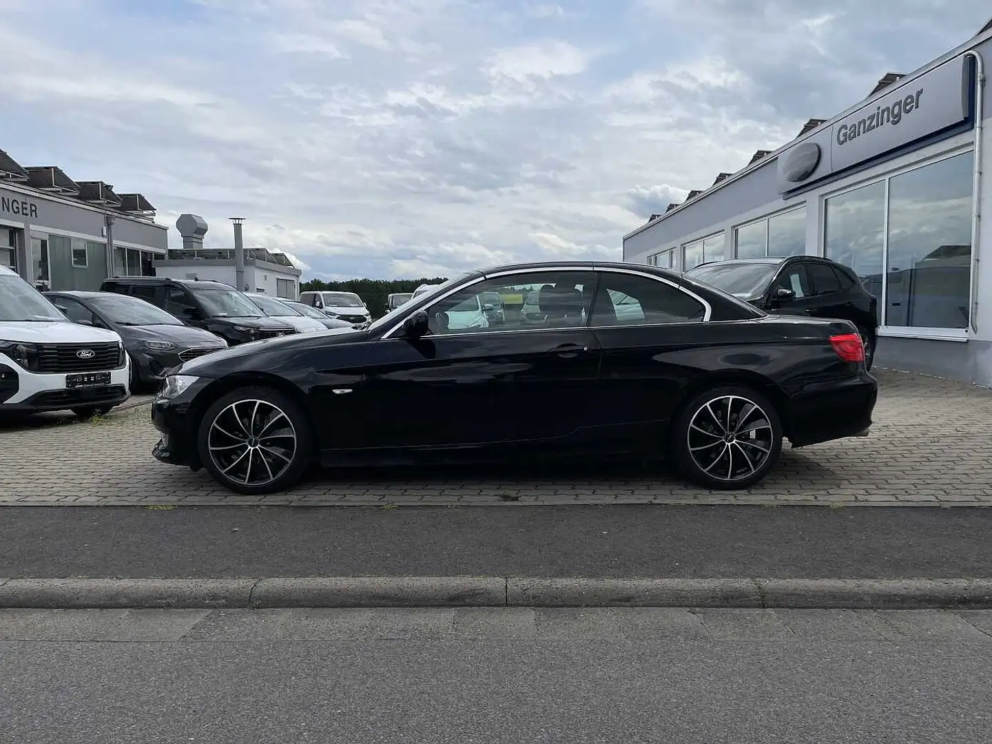 BMW 320 i Cabrio Scheckheftgepflegt | Top-Zustand | Nur 10 Black - 2