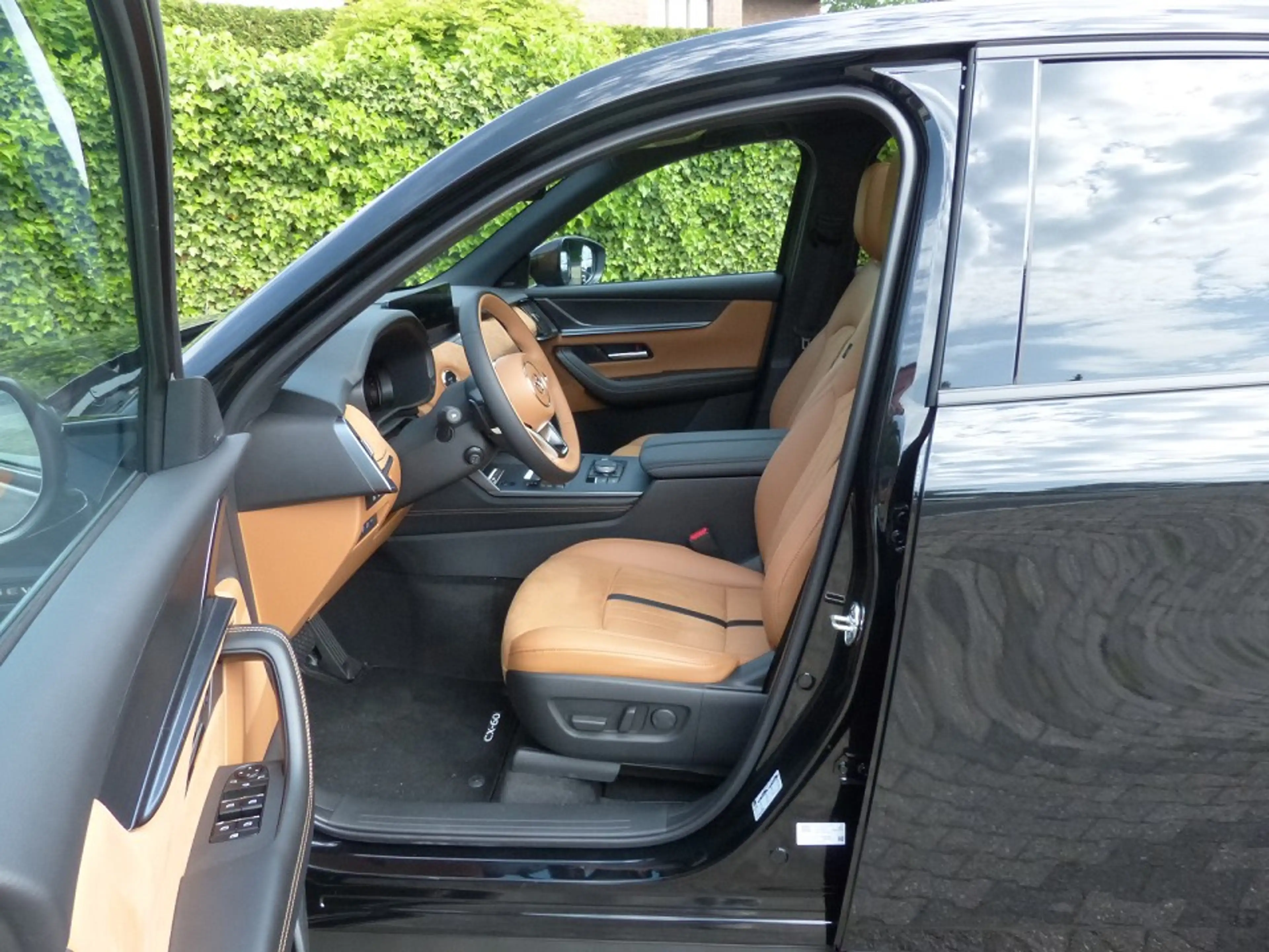 Mazda CX-60 2.5L e-SKYACTIV PHEV 327 PS Homura Plus — photo 11