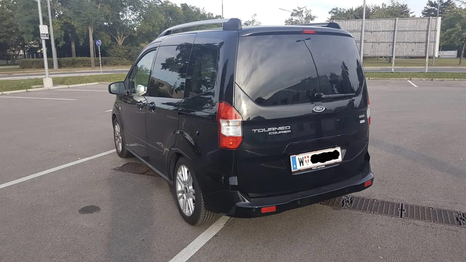 Ford Tourneo Courier 1,0 EcoBoost Ambiente - 2