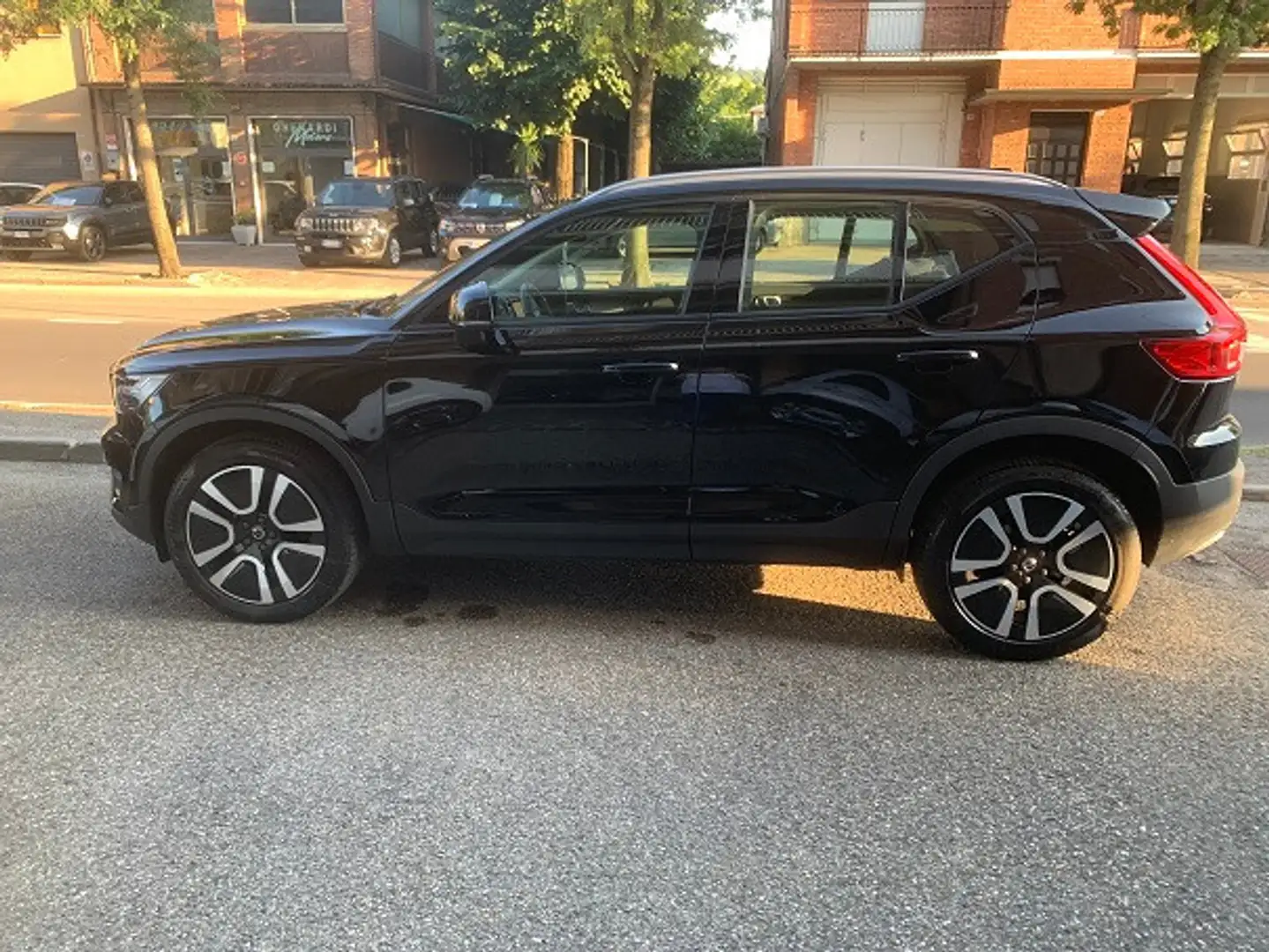 Volvo XC40 T2 Geartronic Momentum Pro Nero - 2