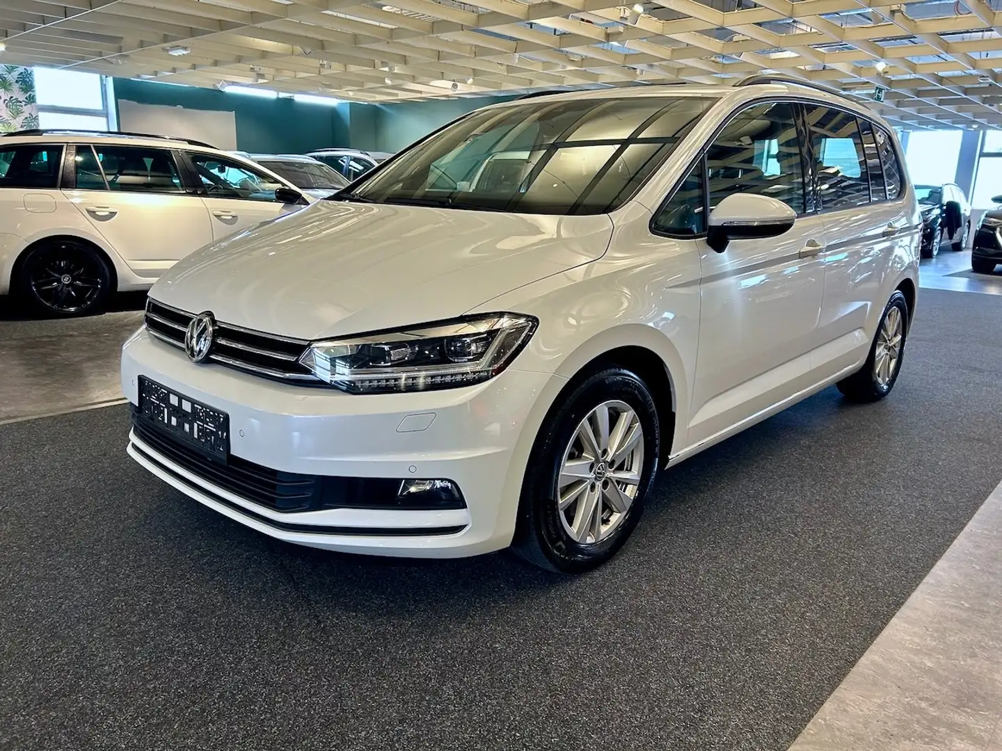 Volkswagen Touran Touran Sky 2,0 TDI DSG *Massage/Panorama* Weiß - 1