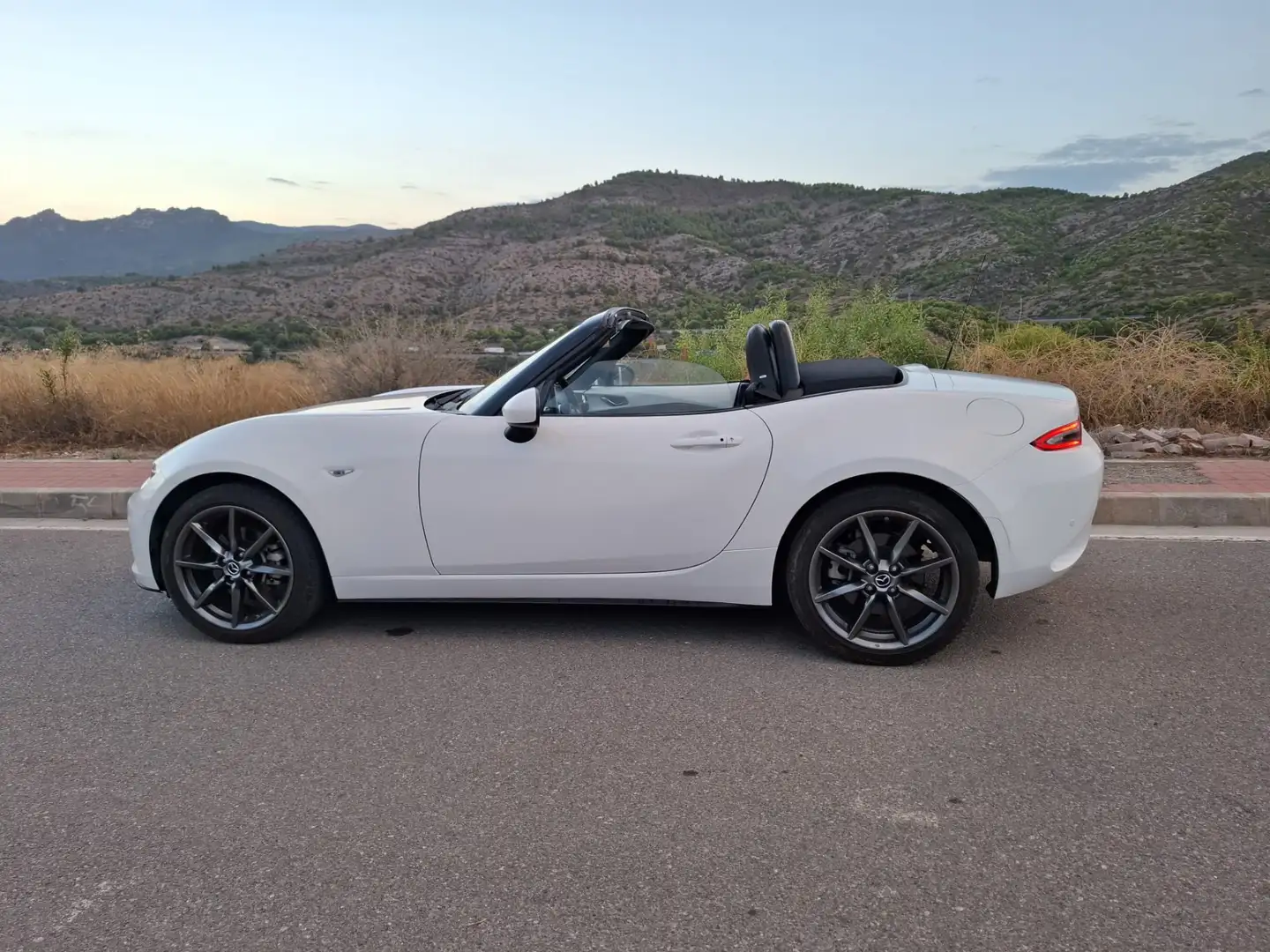Mazda MX-5 ST 2.0 Skyactiv-G i-Stop i-Eloop Zenith - 1
