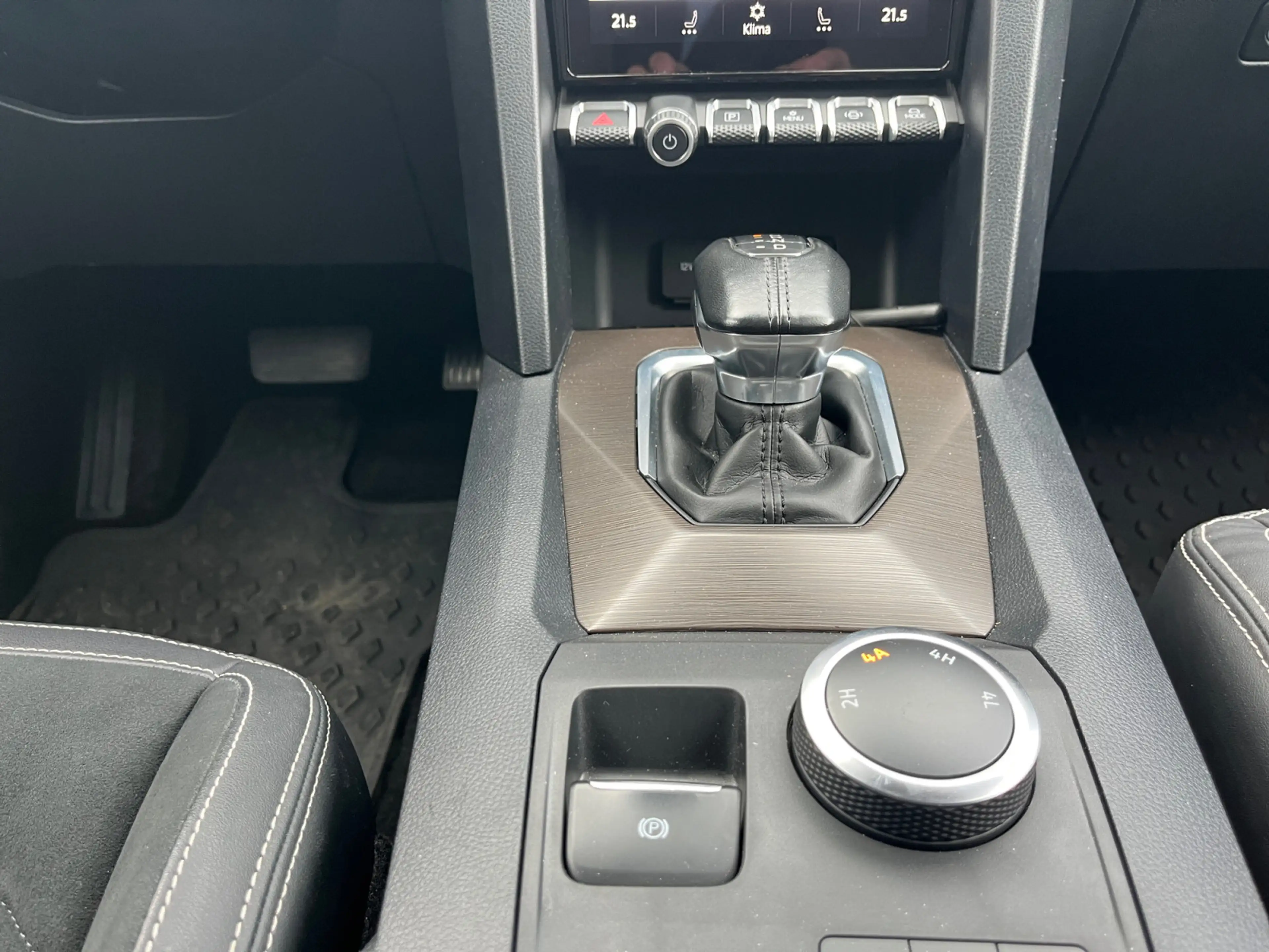 Volkswagen Amarok 3.0TDI Autom Style 4mot AHK CAM LED Navi — photo 8