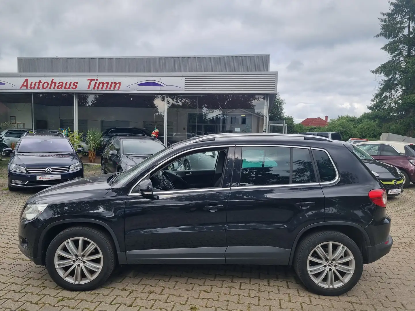 Volkswagen Tiguan 2.0 TDI DPF 4Motion Team aus 1 HD, Schwarz - 2