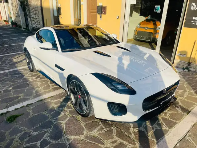 Jaguar F-Type F-Type Coupe 2.0 i4 R-Dynamic rwd 300cv automatic