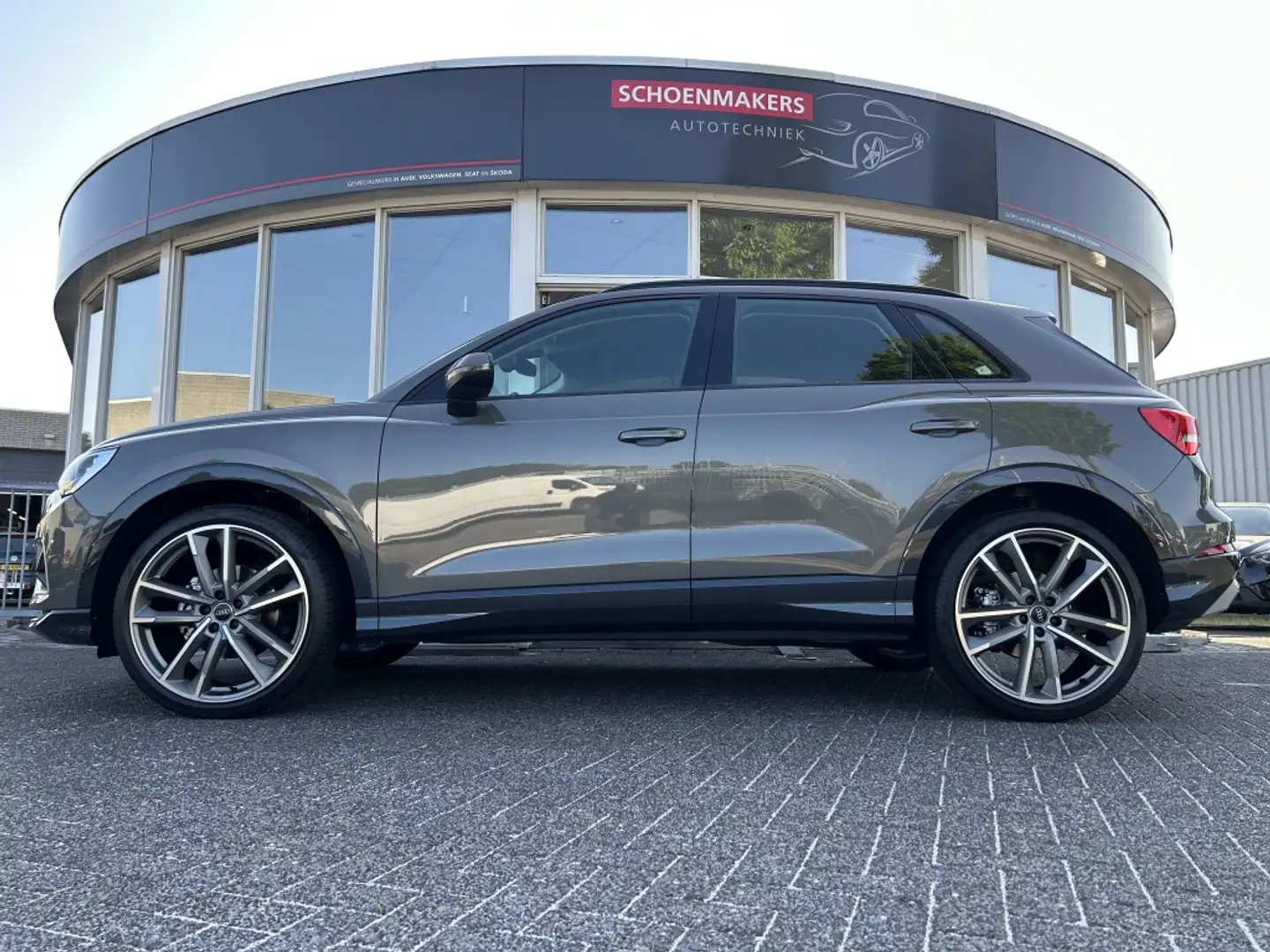 Audi Q3 35 TFSI Adv. Pro L. Grijs - 1