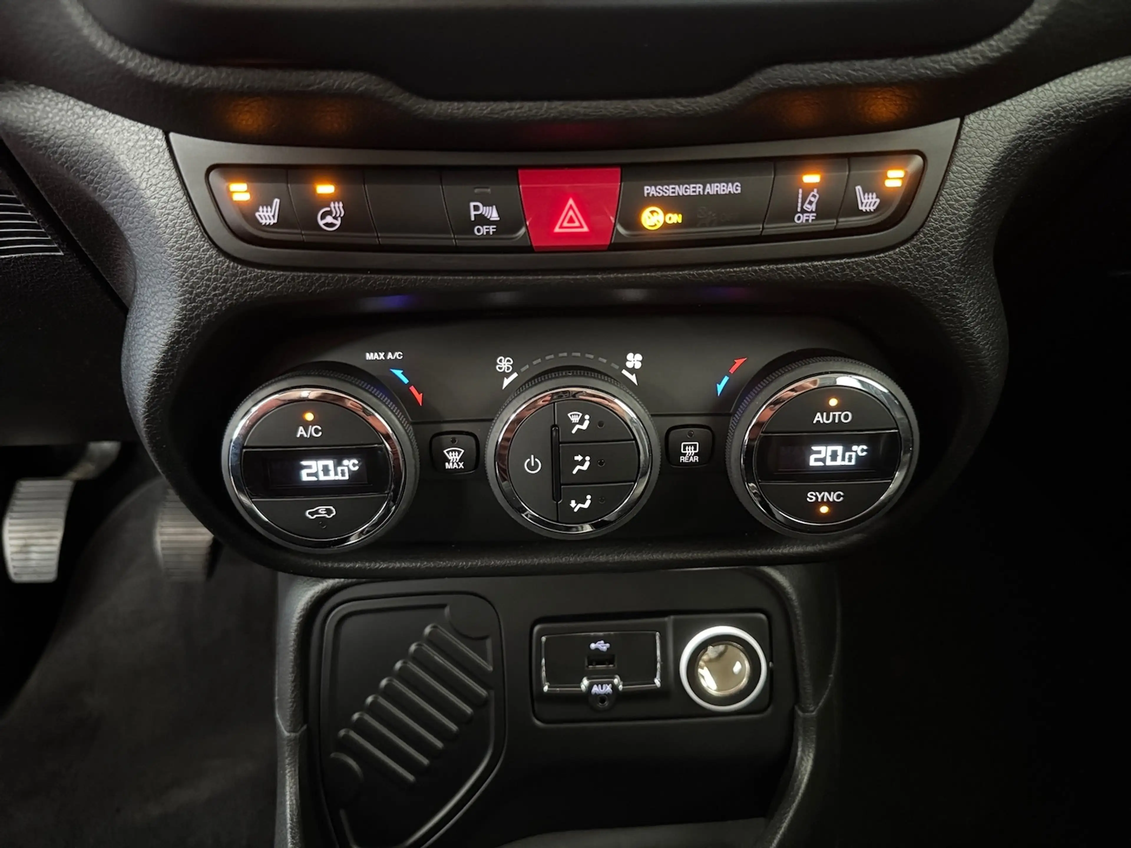 Jeep Renegade Limited Leder*BiXenon*Navi*SHZ*PDC* — photo 9
