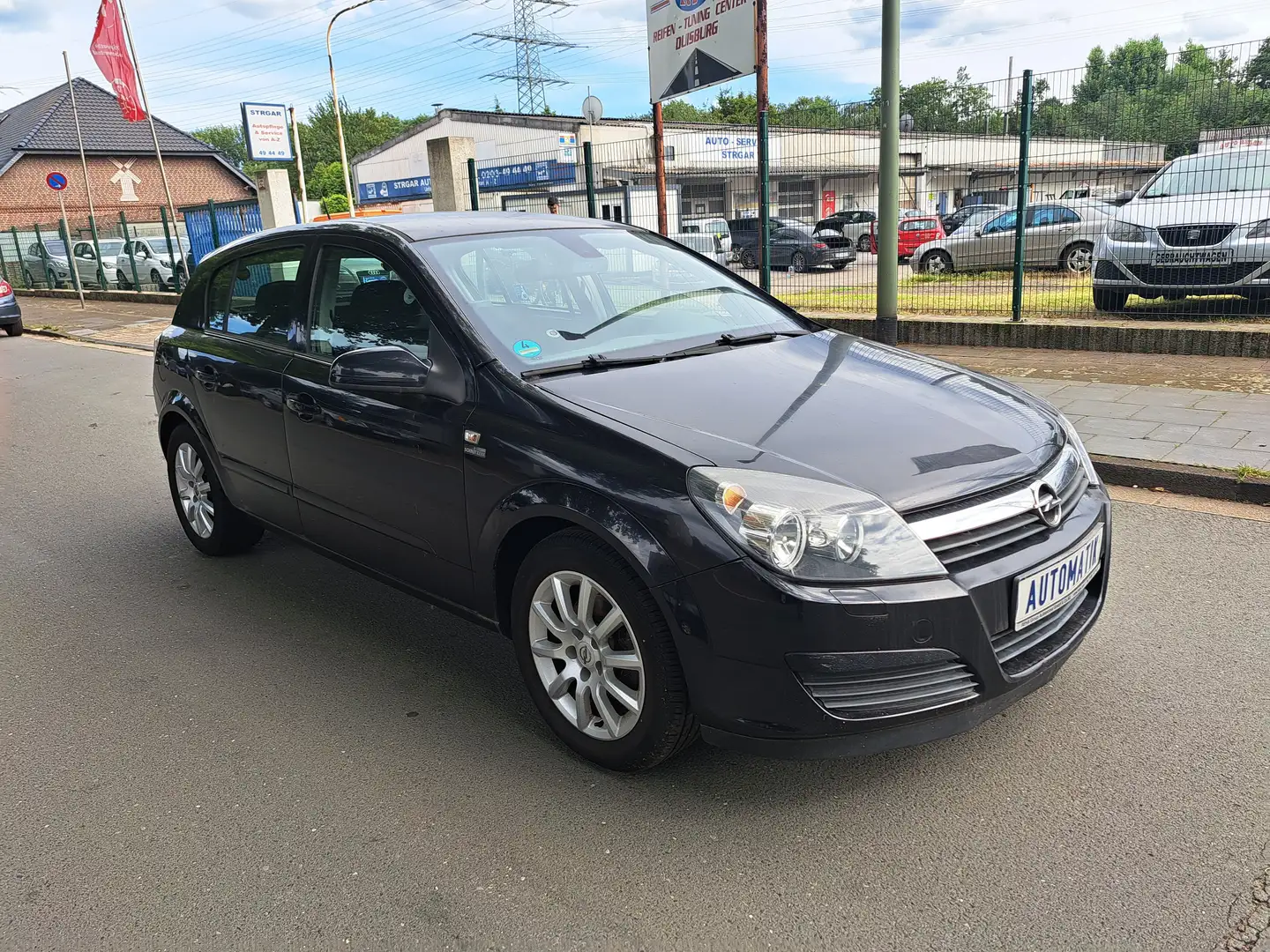 Opel Astra 1.8 Elegance BEHINDERTENGERECHT Black - 1