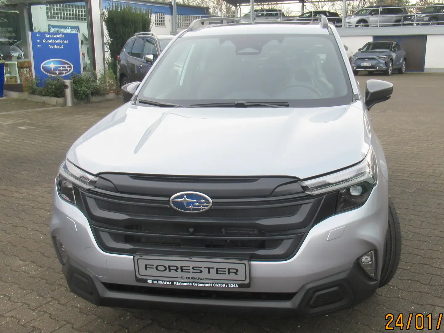 Subaru Forester 2.0ie Lineartronic Exclusive Modell 25 Plateado - 1