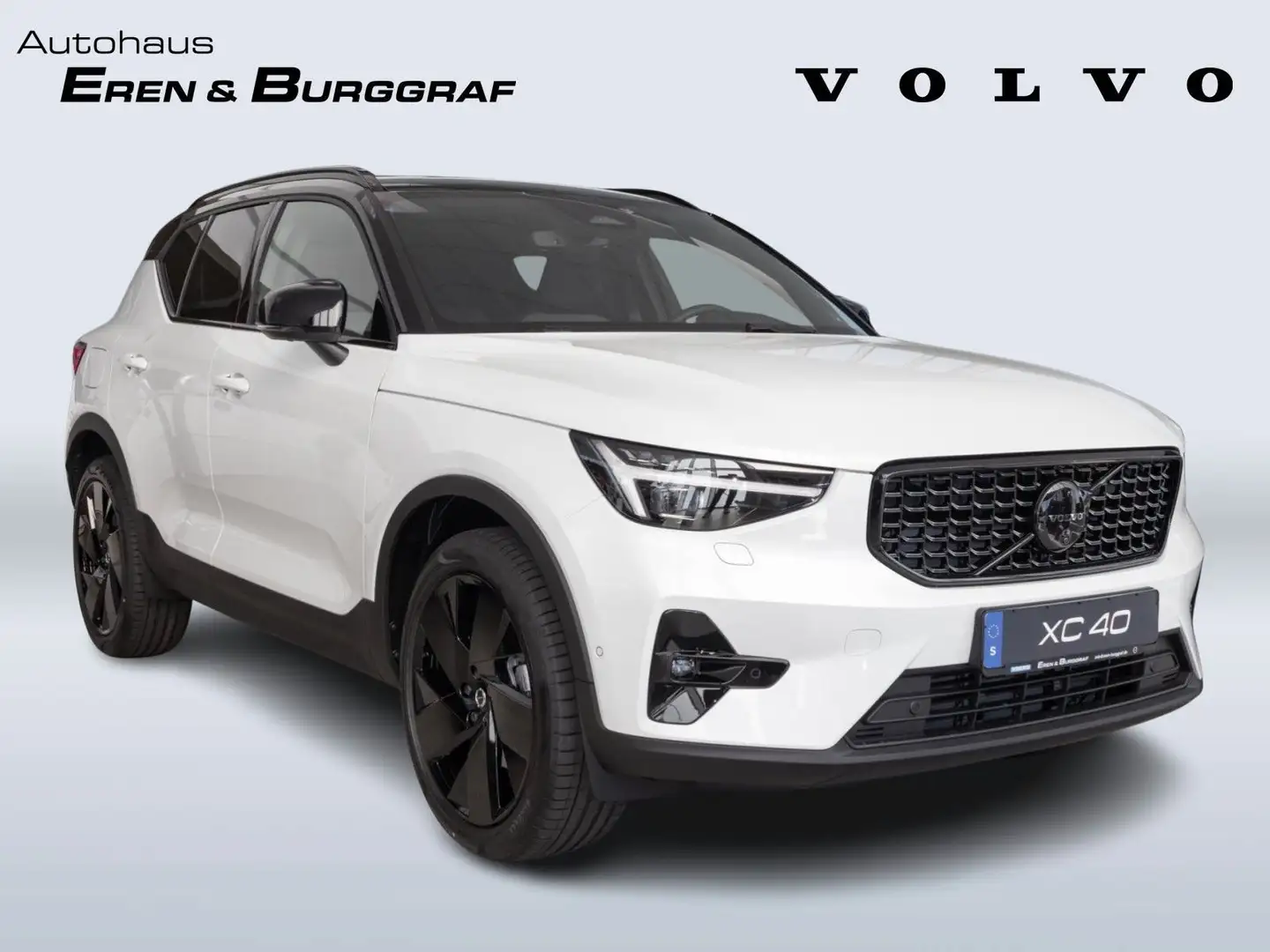 Volvo XC40 Plus Black Edition Weiß - 1