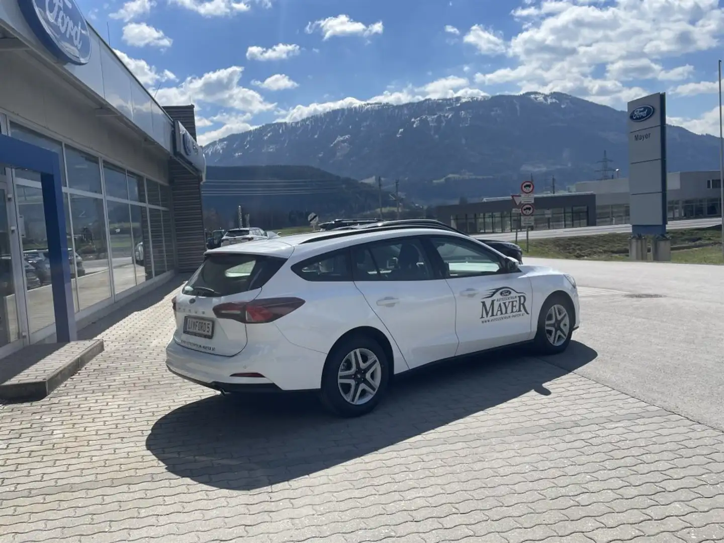 Ford Focus Turnier 1,5 EcoBlue Cool & Connect Weiß - 2