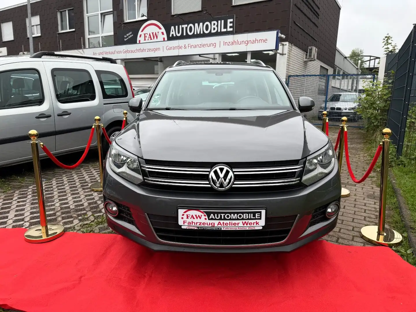 Volkswagen Tiguan Cup Sport & Style 4Motion/Navi/Automatik/ Grau - 1