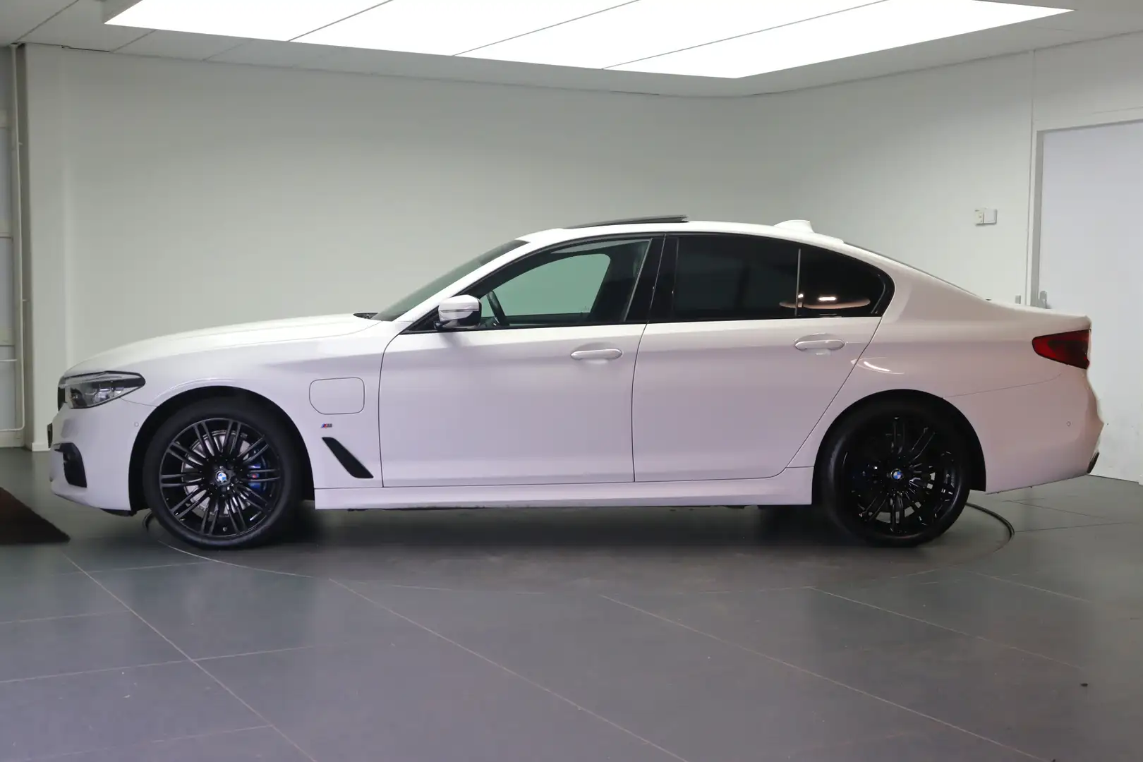 BMW 530 5 Serie 530e xDrive High Executive M Sport Automaa Bianco - 2
