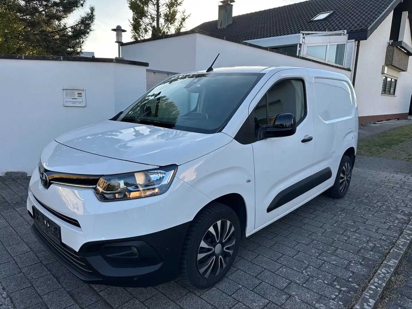 Toyota Proace L1 Meister -NAVI-TEMPOMAT-PDC-KLIMA-GARANTIE 2027- Blanc - 2