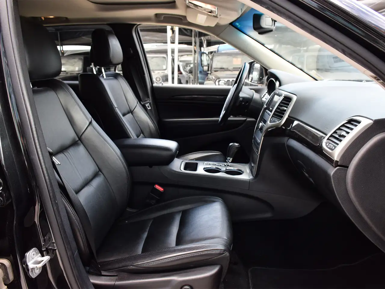 Jeep Grand Cherokee снимка Jeep Grand Cherokee