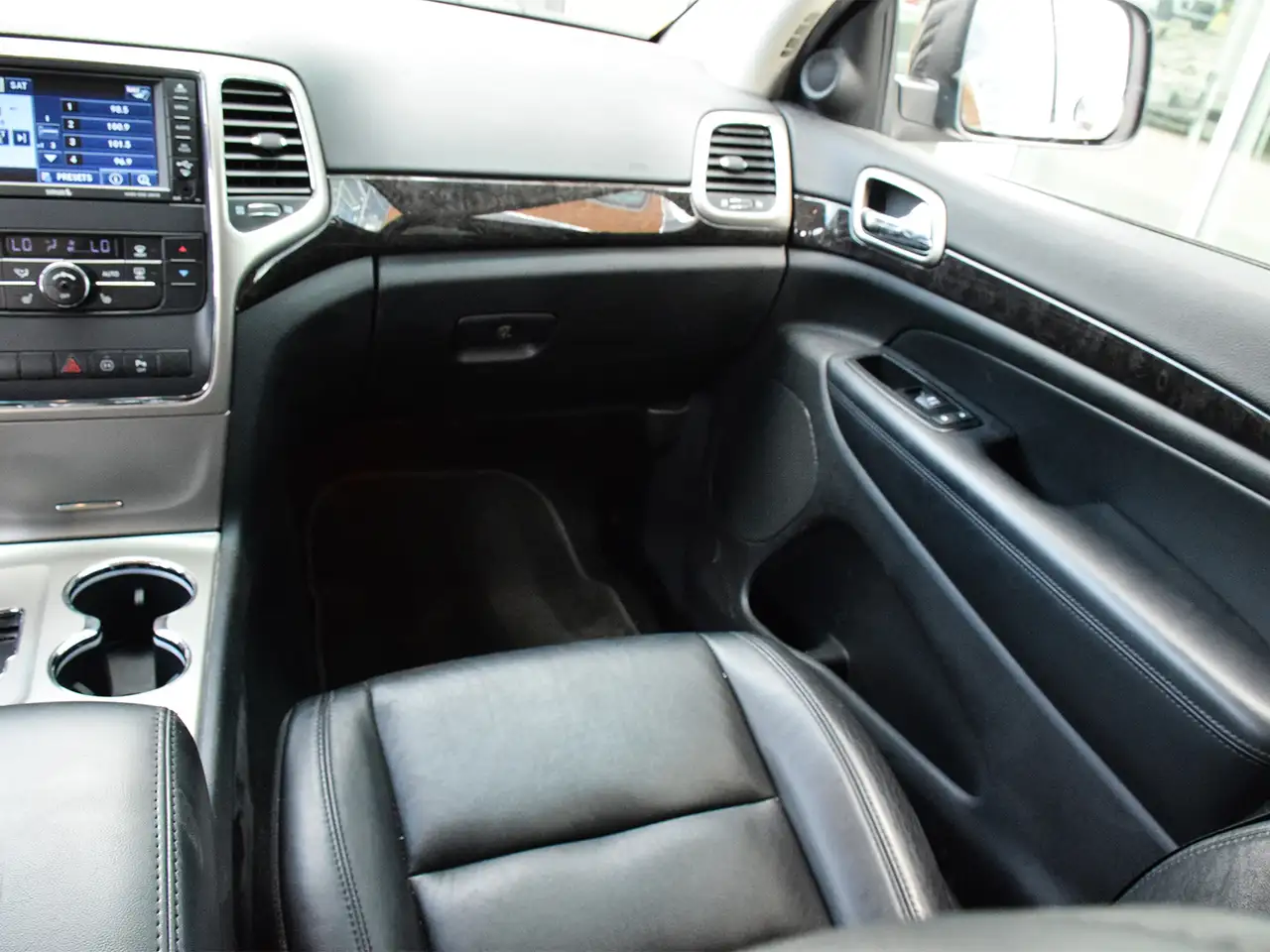 Jeep Grand Cherokee снимка Jeep Grand Cherokee