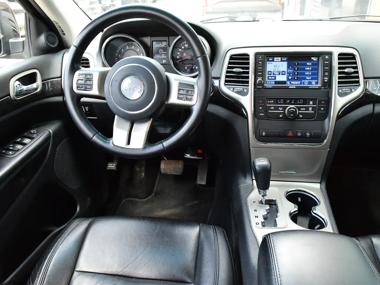 Jeep Grand Cherokee снимка Jeep Grand Cherokee