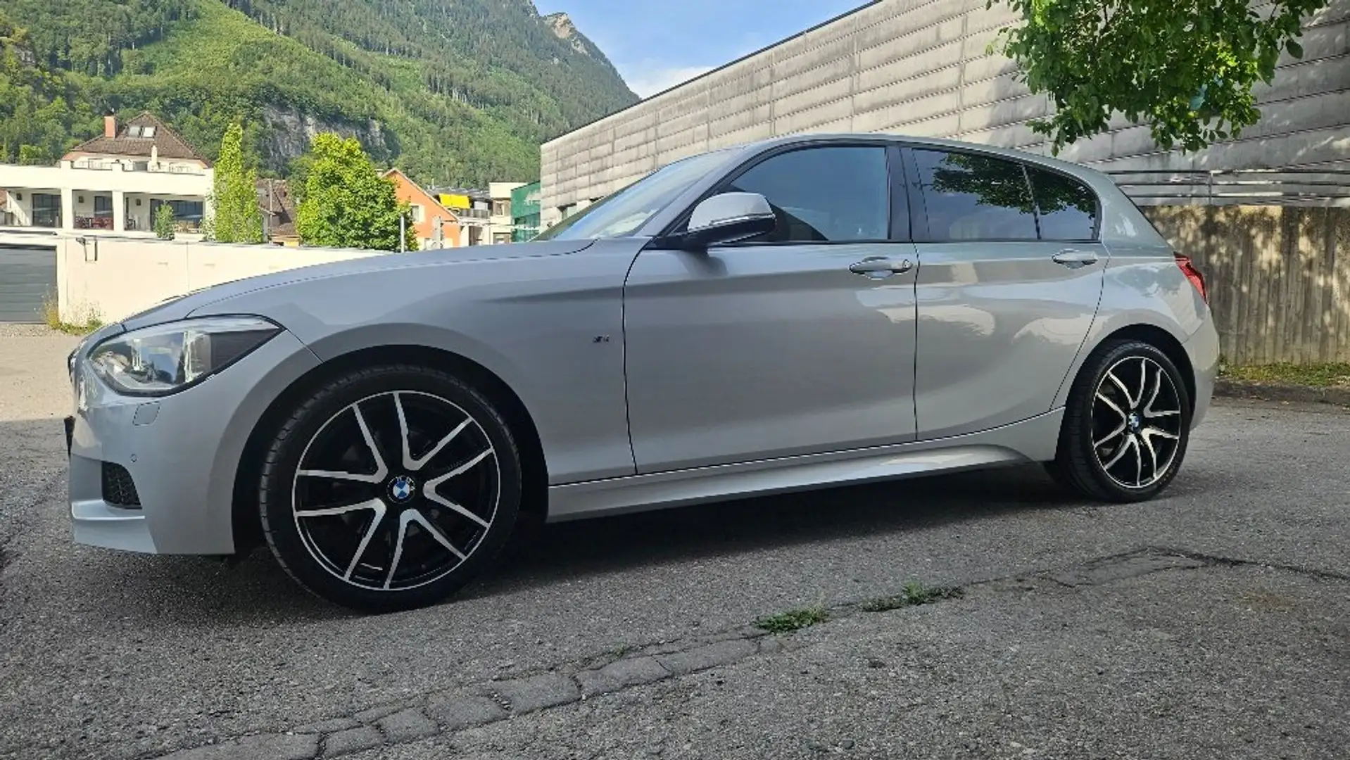 BMW 118 118 d xDrive M -Paket , 8 FACH + Garantie , TOP ! Grau - 1