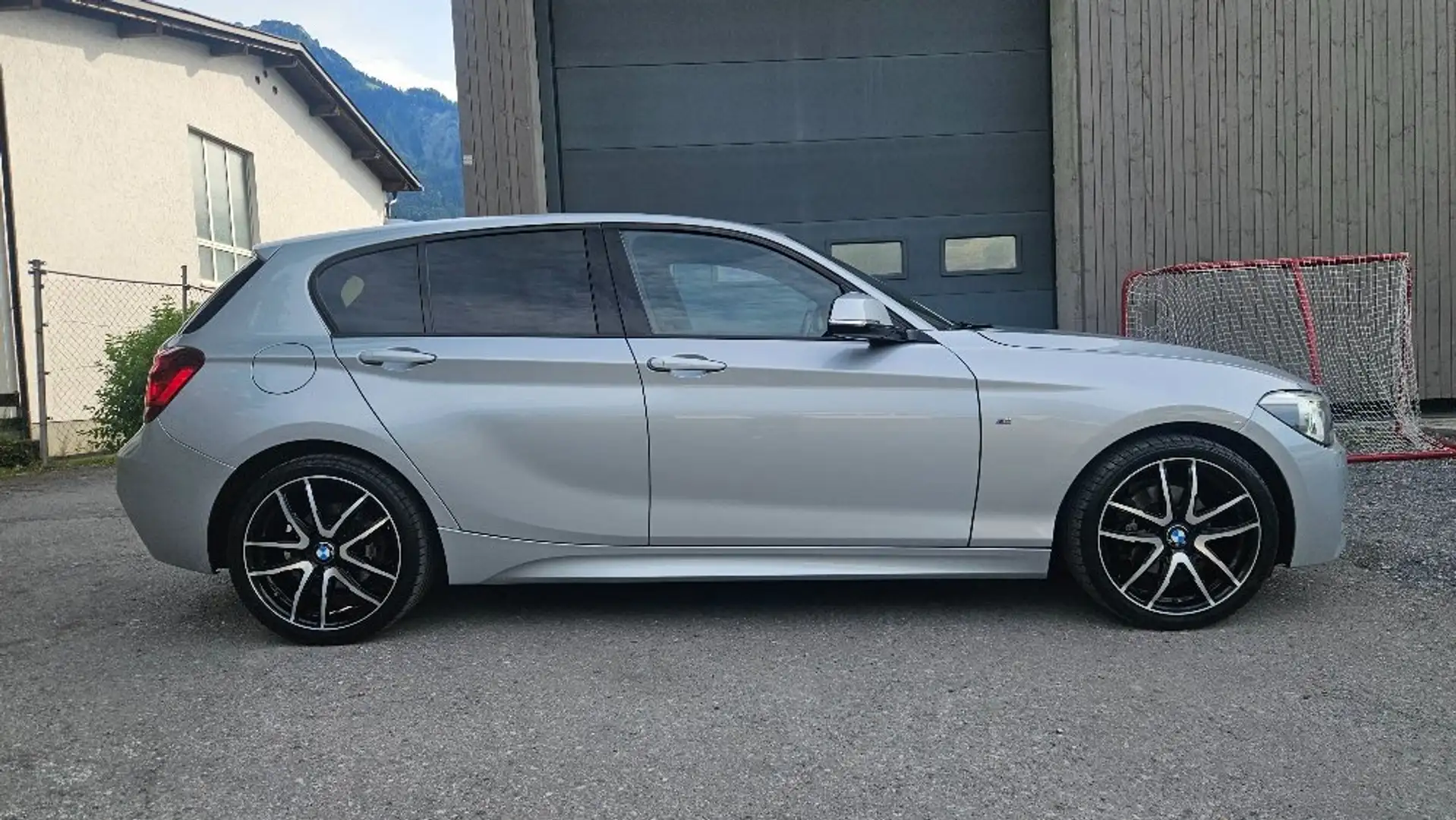 BMW 118 118 d xDrive M -Paket , 8 FACH + Garantie , TOP ! Grau - 2