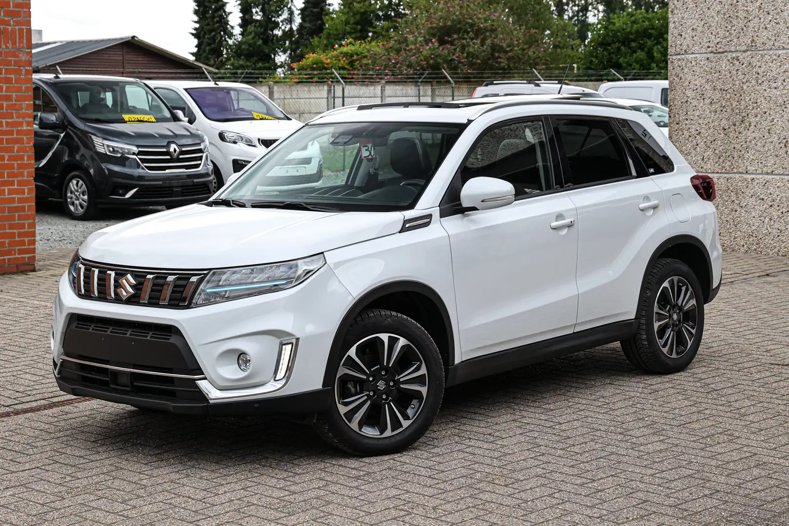Suzuki Vitara PANO-DAK*AUTOMAAT*ACHTERRUITRIJCAMERA*NAVIGATIE* Weiß - 1