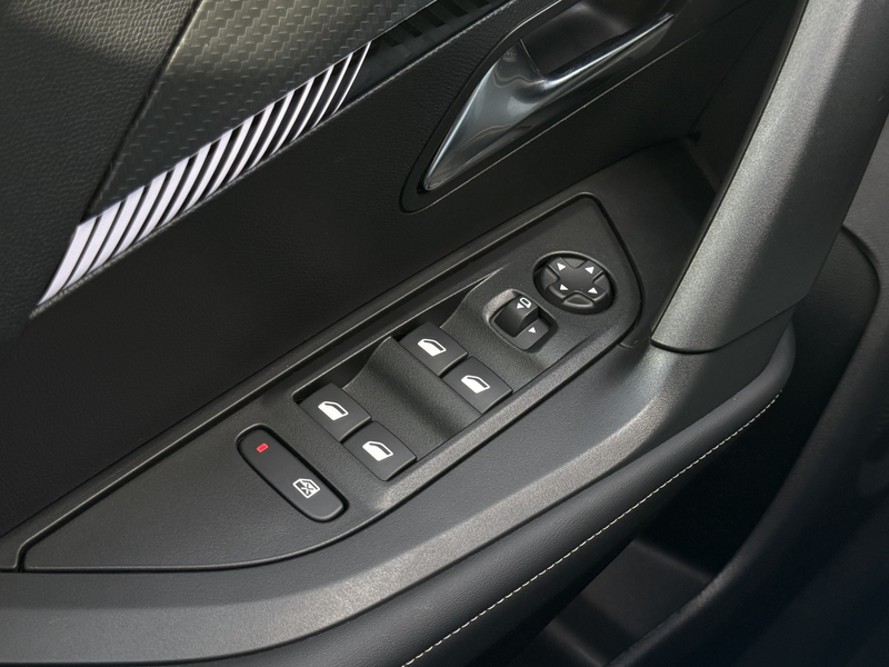 Peugeot e-2008 EV Allure Avantage 54 kWh Vision Plus Pakket / SOH — photo 42