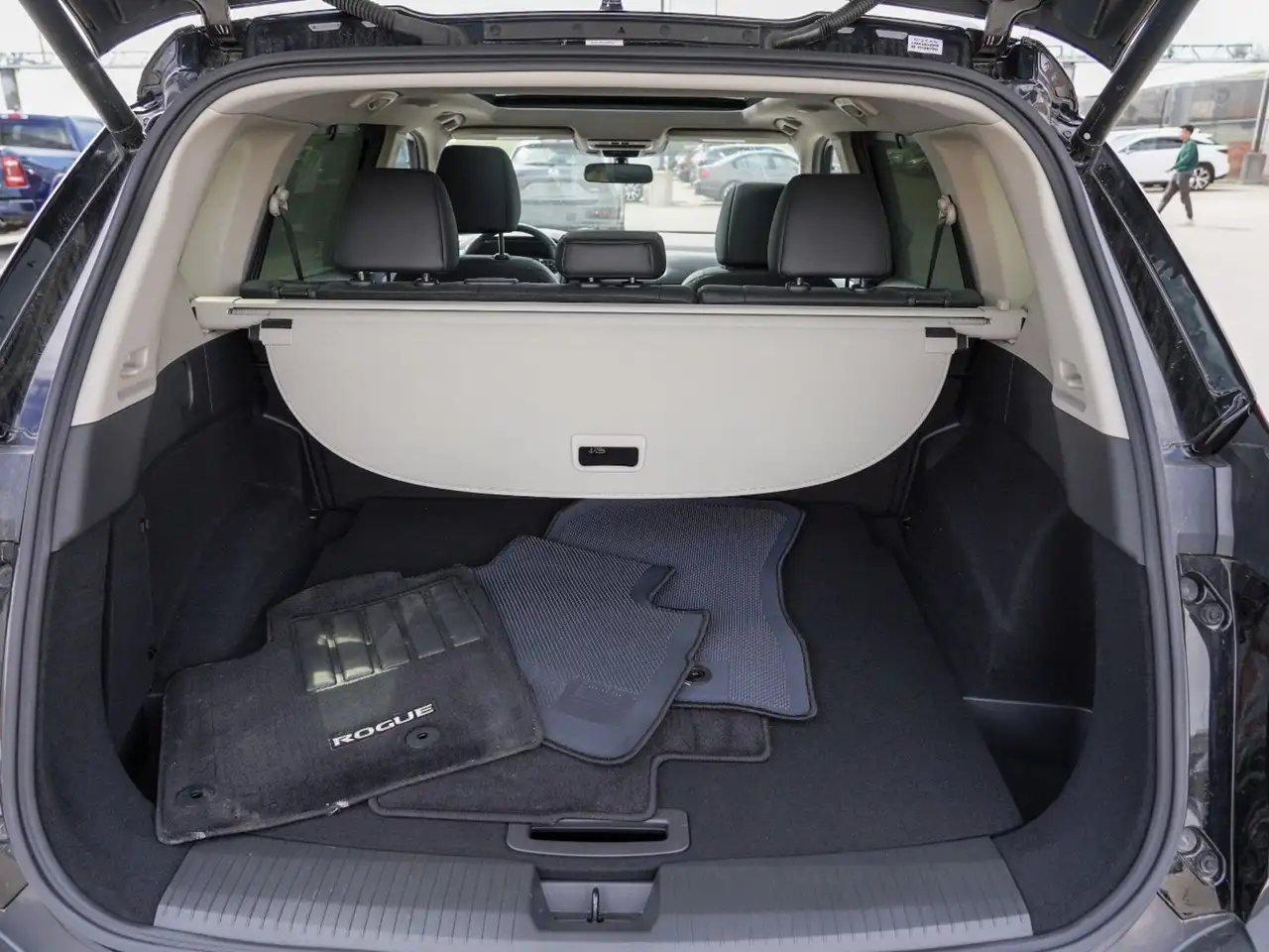 Nissan Rogue снимка Nissan Rogue