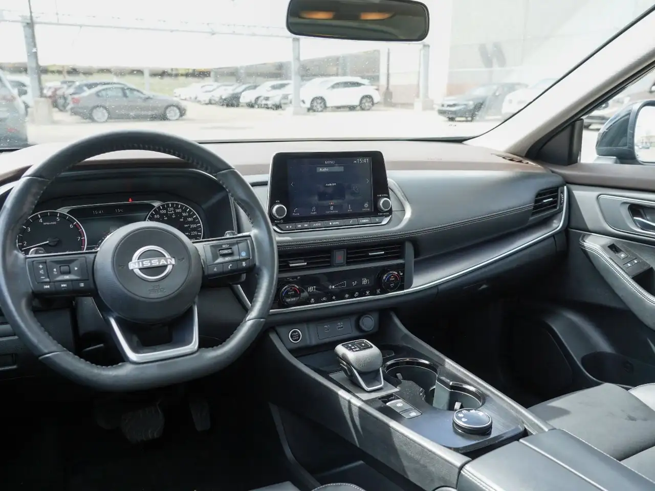 Nissan Rogue снимка Nissan Rogue