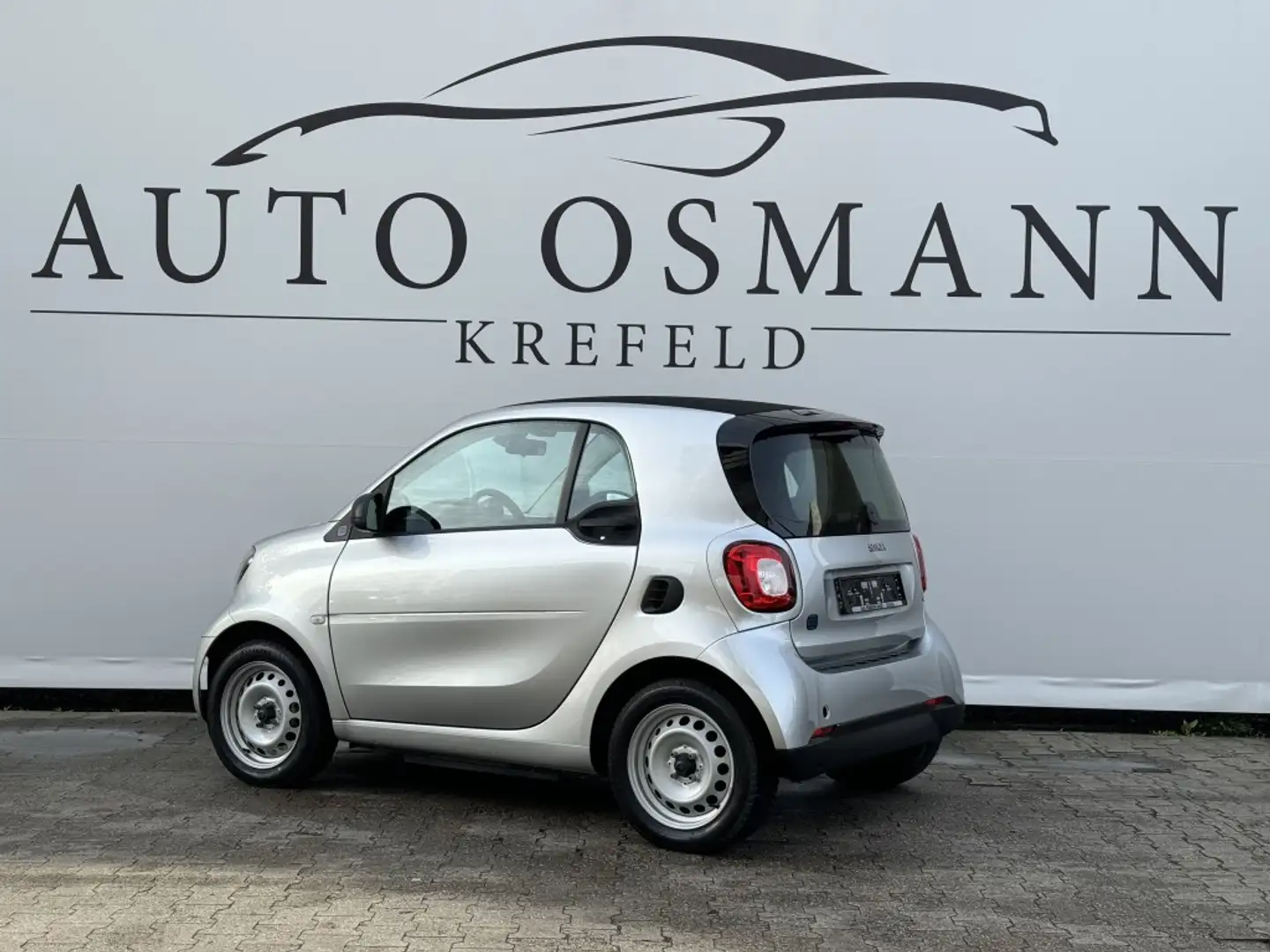 smart forTwo electric drive Coupe EQ SCHNELLLADEFUNK. Silber - 2